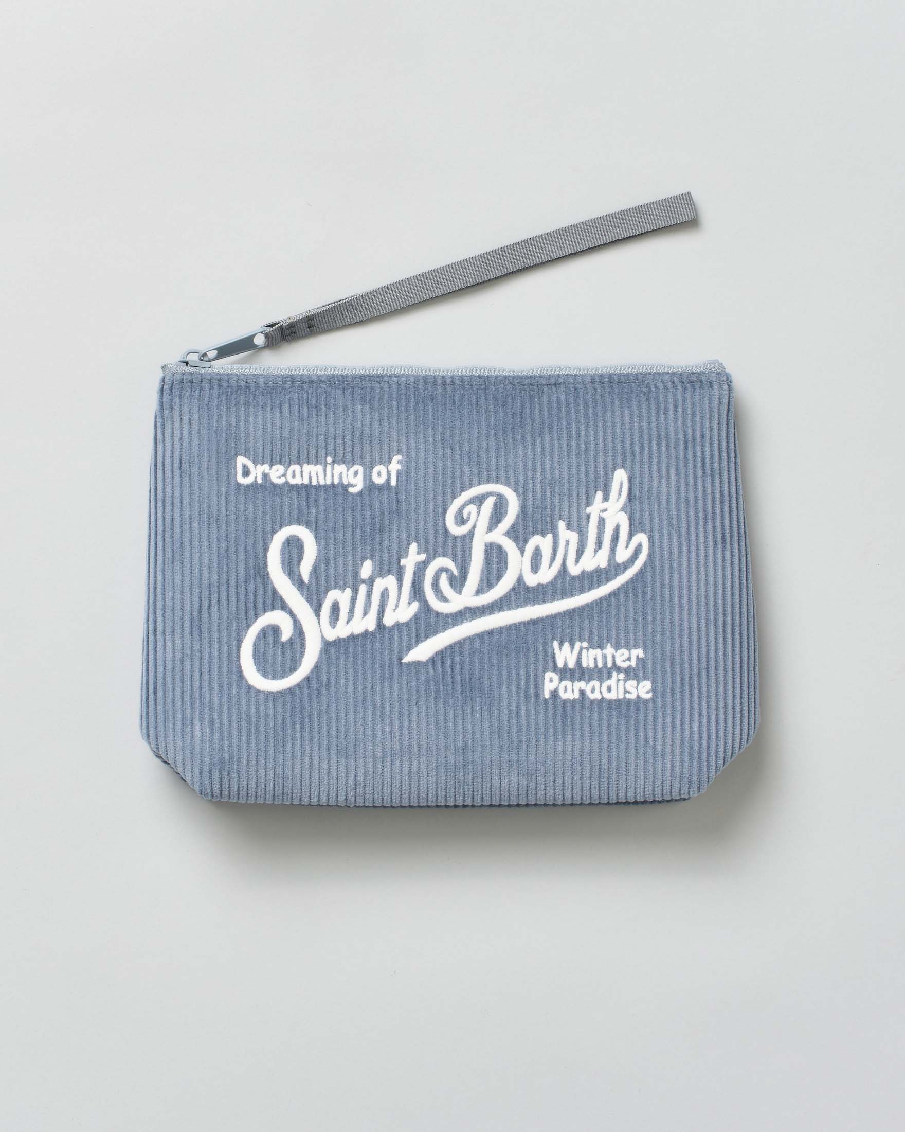 Pochette Aline Corduroy azzurra in velluto di cotone con logo bianco ricamato fronte e retro