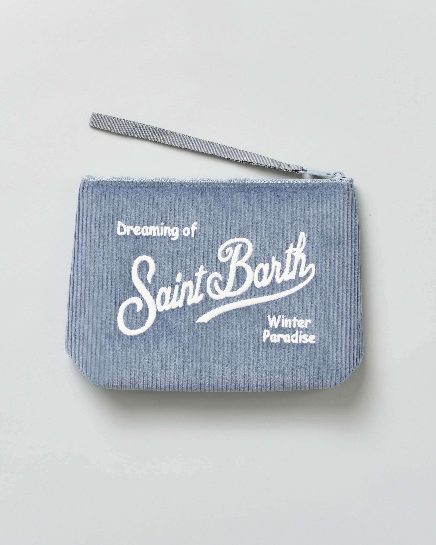 Pochette Aline Corduroy azzurra in velluto di cotone con logo bianco ricamato fronte e retro image