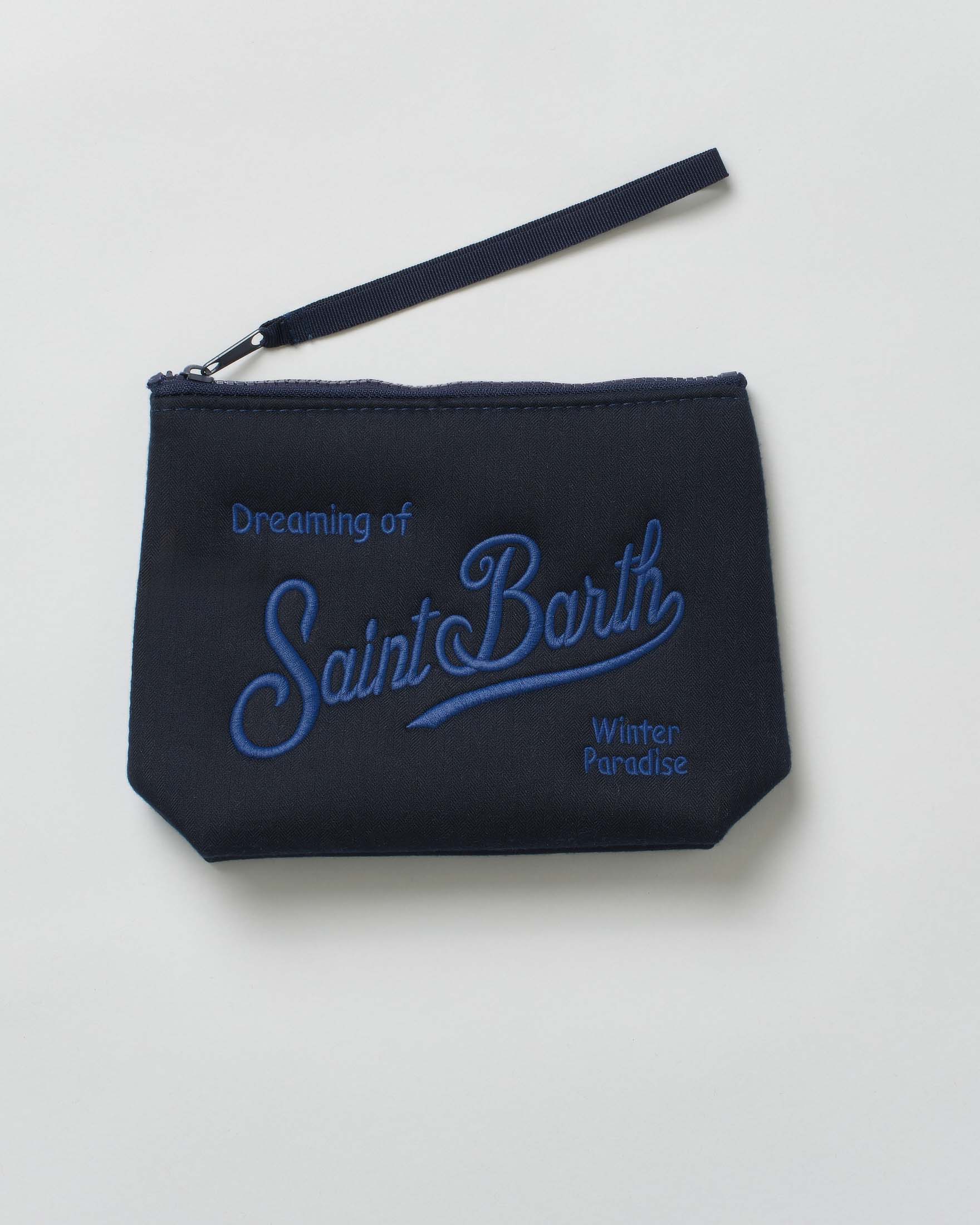 Pochette Aline Flannel blu in tessuto a effetto flanella con logo blu royal ricamato fronte e retro