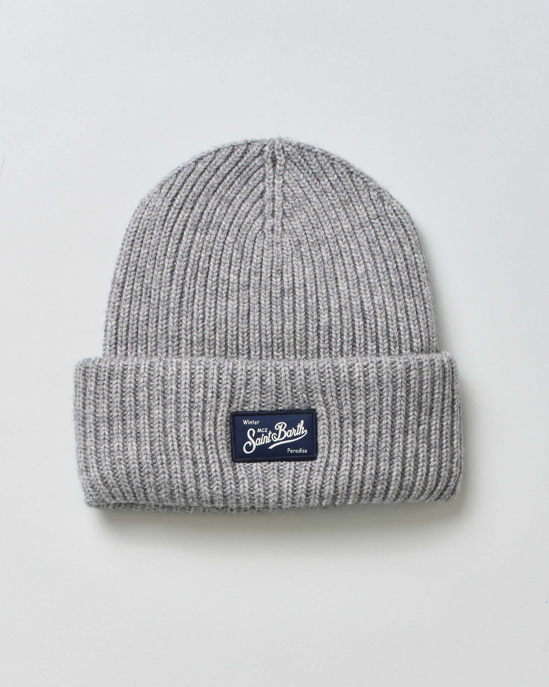 Berretto grigio MC2 Saint Barth in lana e cashmere a coste con patch logo cucito sul risvolto