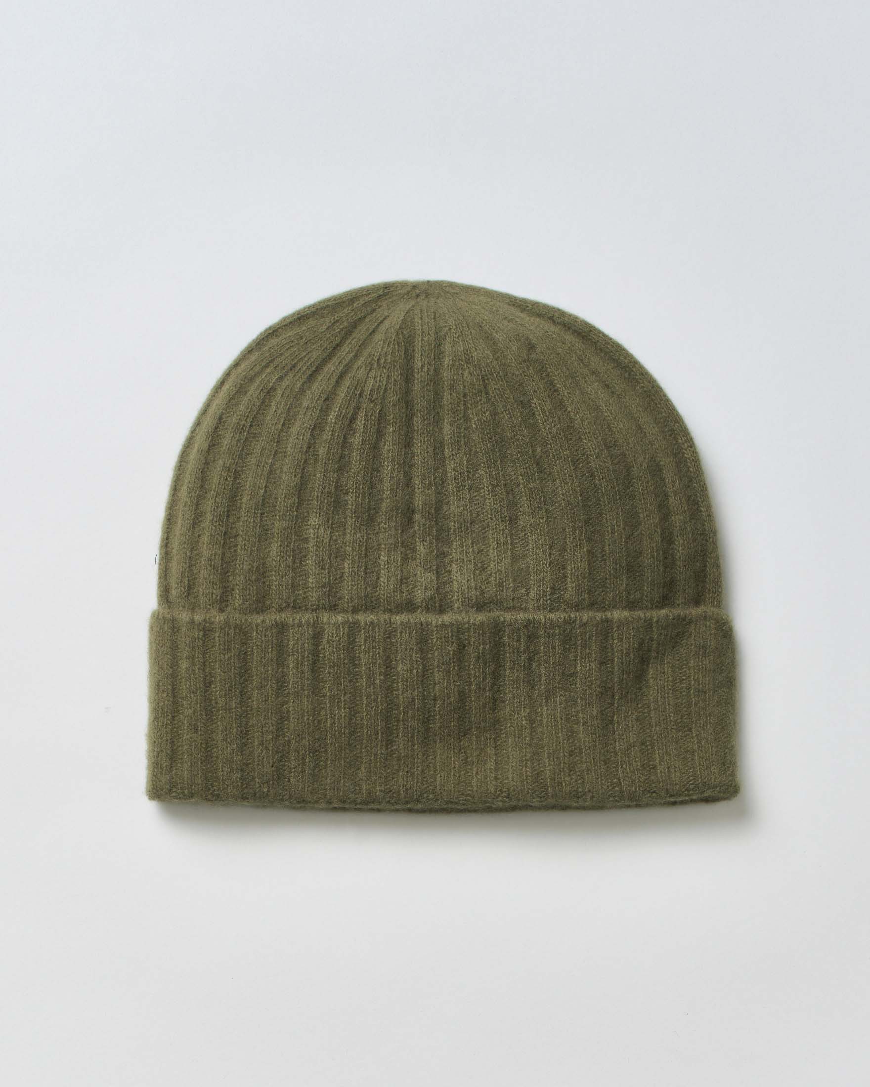 Berretto Santacana verde militare in misto lana merino e cachemire a coste con risvolto
