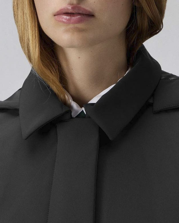 Giaccone nero midi Peuterey in tessuto elasticizzato imbottito liscio dal finish opaco con cappuccio