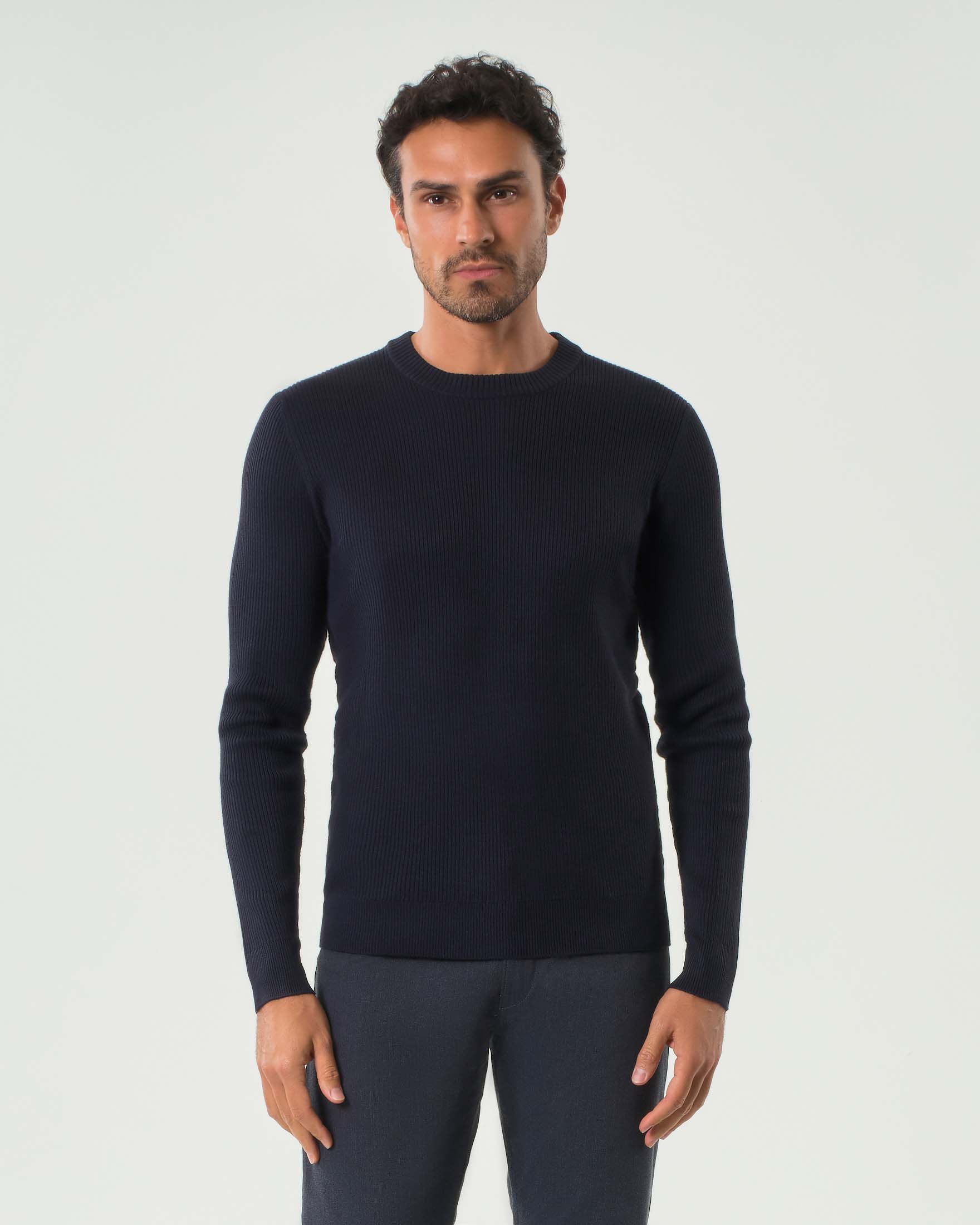 Maglia girocollo blu in misto lana a coste