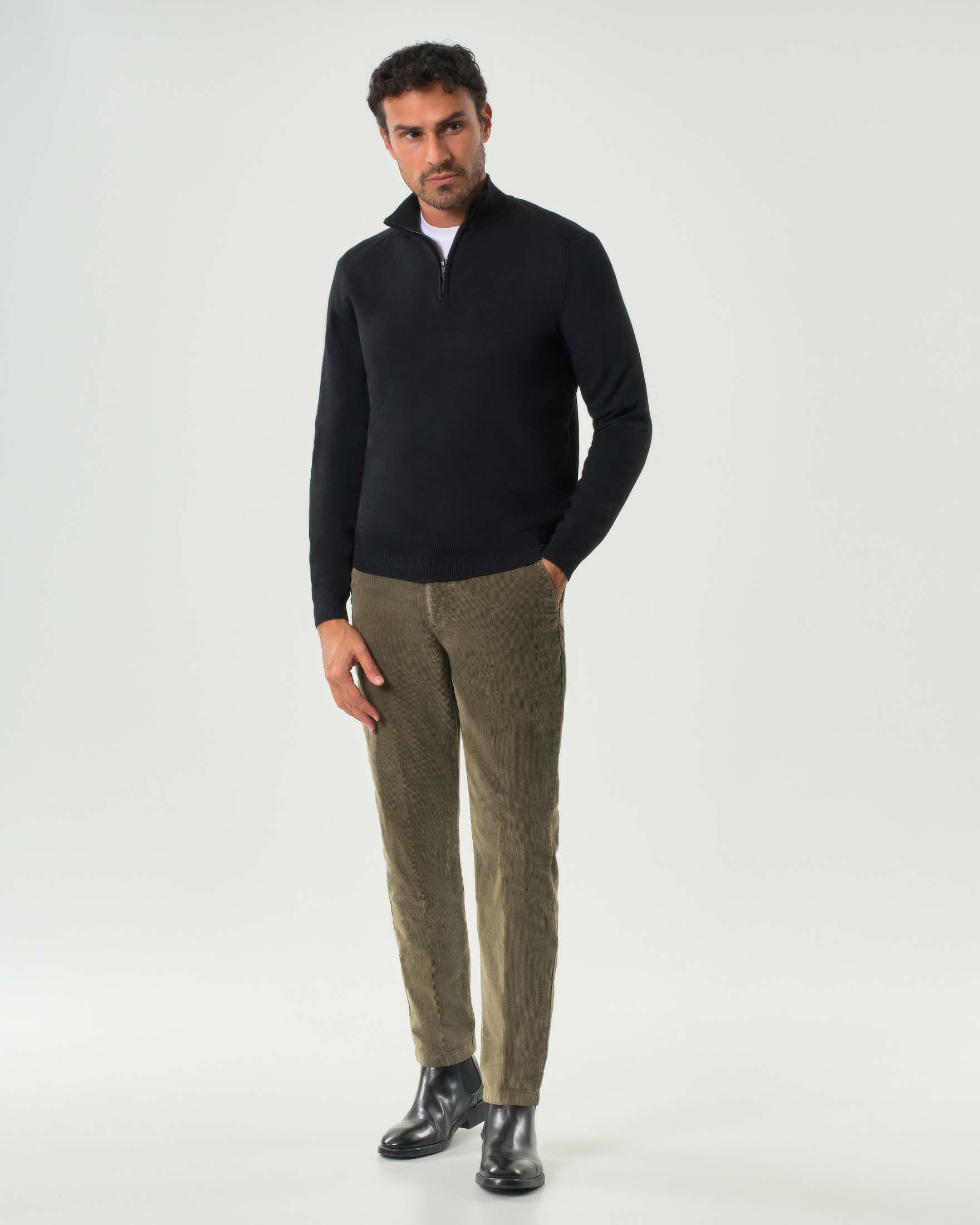 Maglia Paul Baker nera in misto lana con collo alto e apertura a mezza zip image