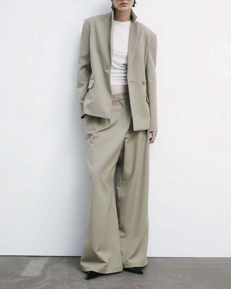 Pantaloni beige Patrizia Pepe dalla linea dritta con pinces in vita in gabardina pesante di misto viscosa