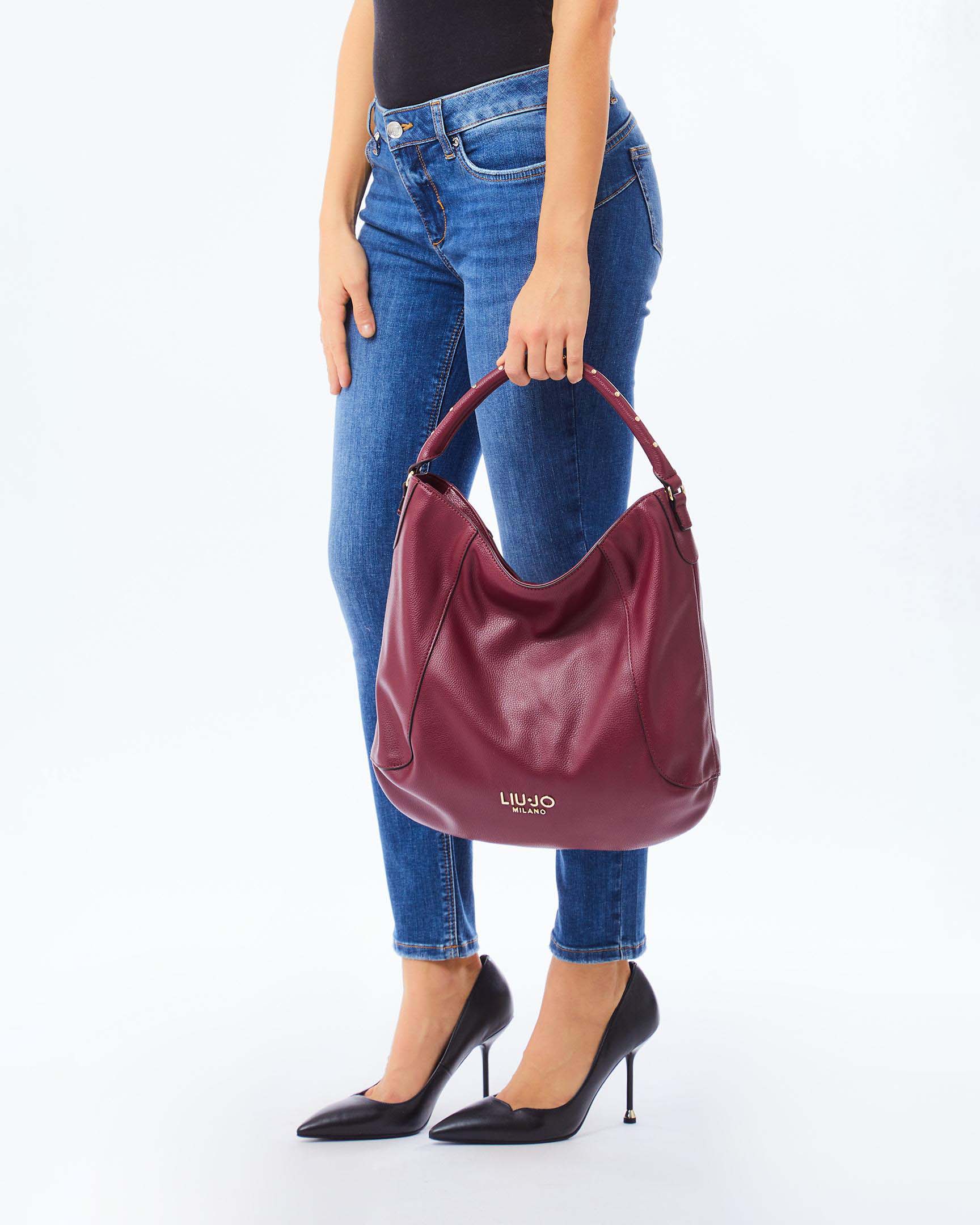 Borsa hobo Liu Jo Accessories bordeaux in similpelle con borchie e logo stampato image