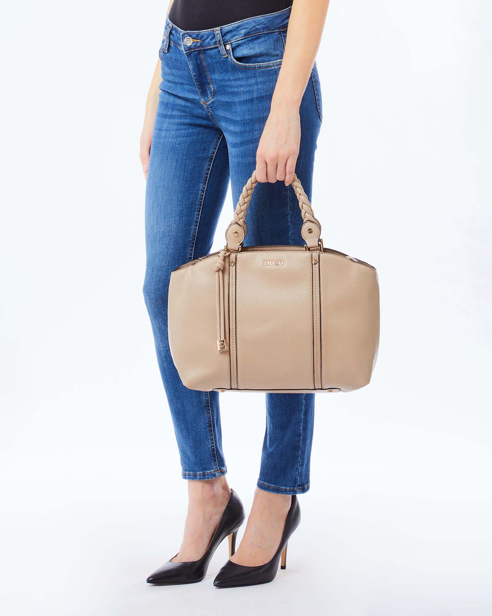 Borsa Liu Jo Accessories beige in similpelle con manici intrecciati e logo applicato image