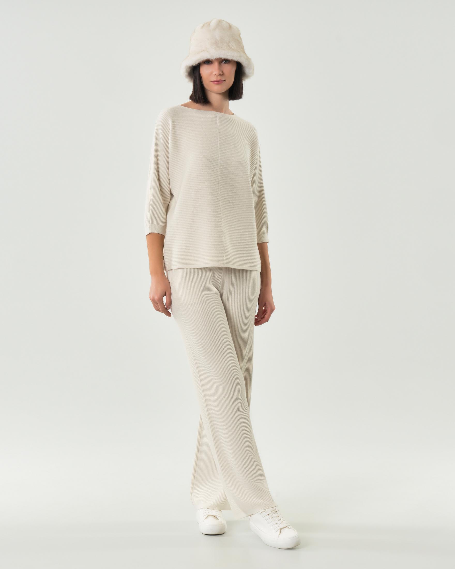 Completo color panna Hlo! in misto viscosa a coste con pantalone palazzo e maniche al gomito