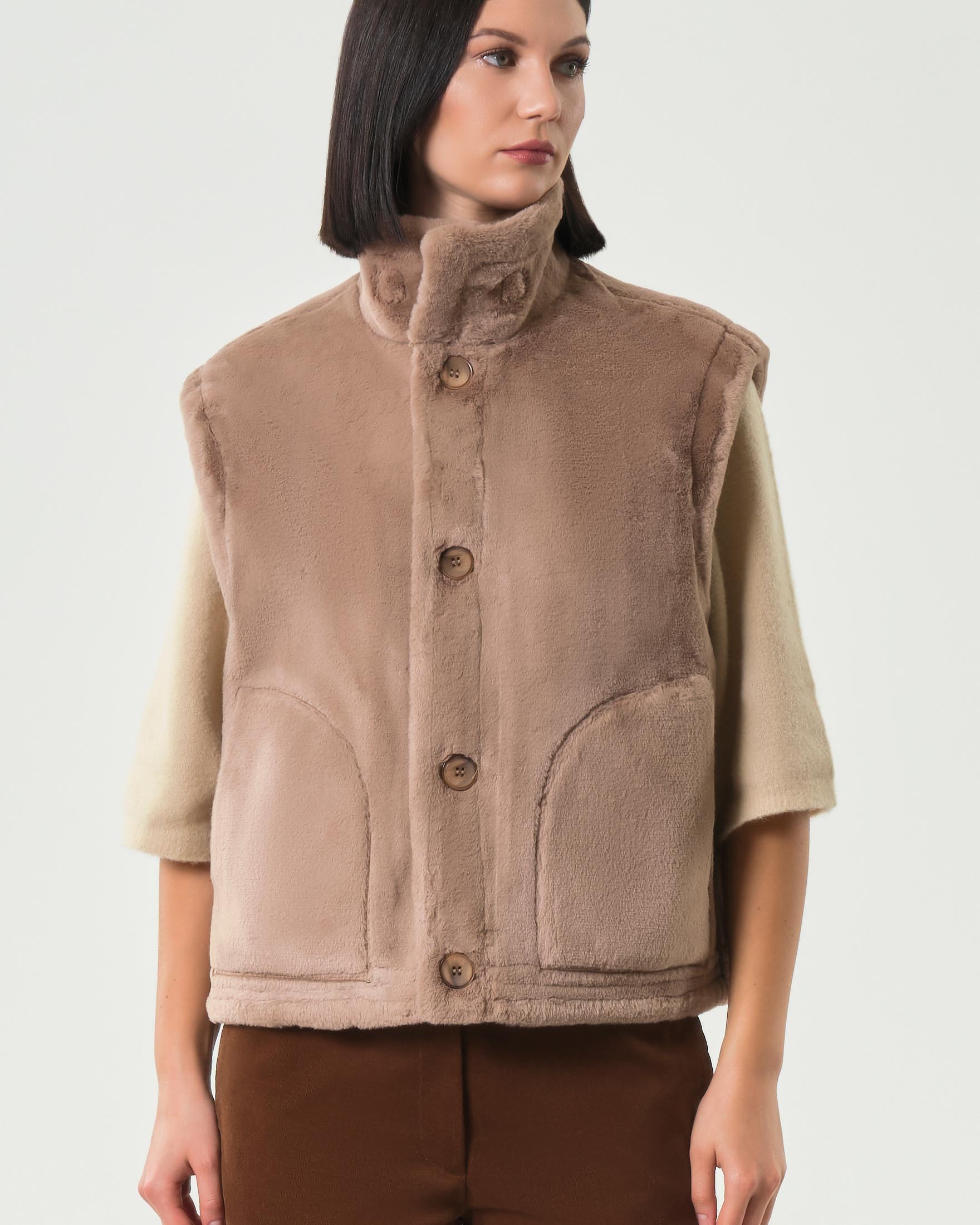 Gilet color taupe Hlo! in eco montone con colletto alto image