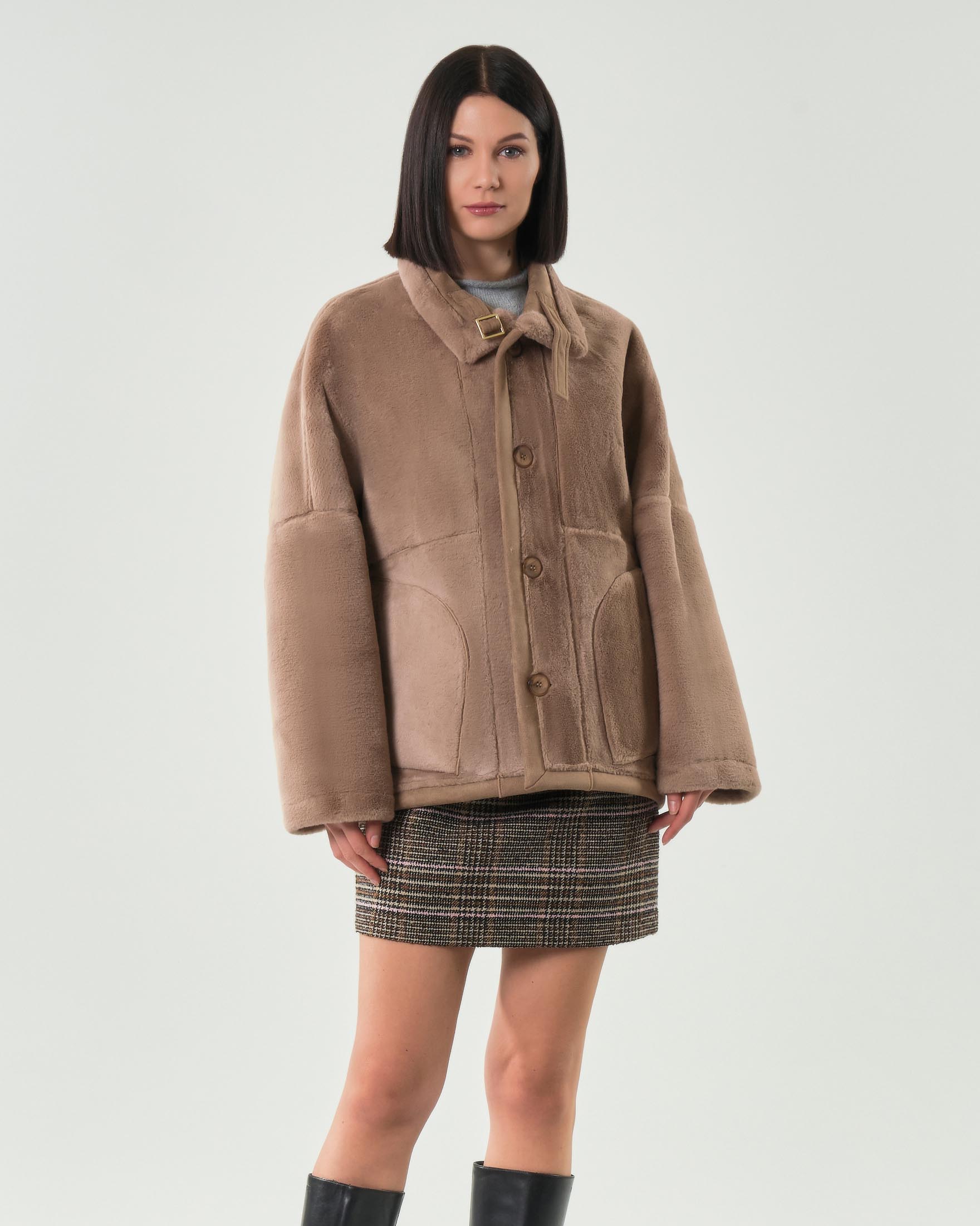 Giacca montone Hlo! color taupe reversibile con colletto in piedi image