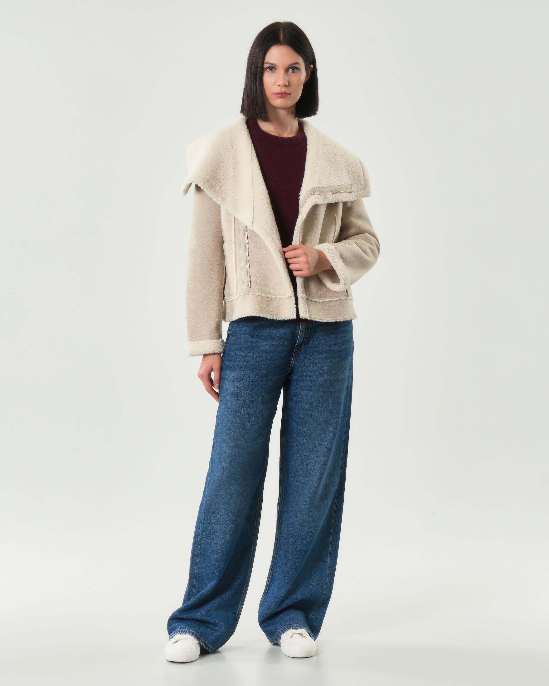 Eco montone Hlo! beige reversibile nel colore bianco con ampio scollo