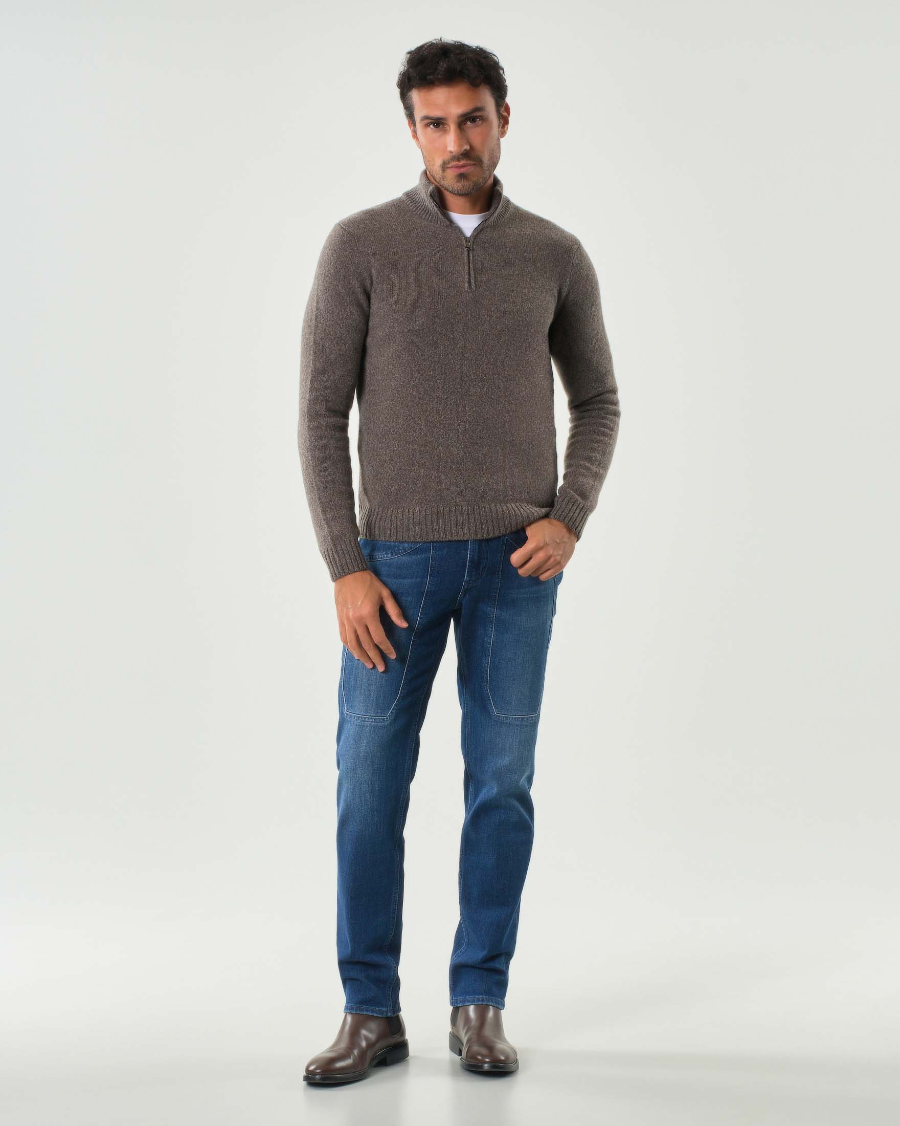 Maglia Pellizzari noce in misto lana e cachemire finezza 7 con apertura a mezza zip