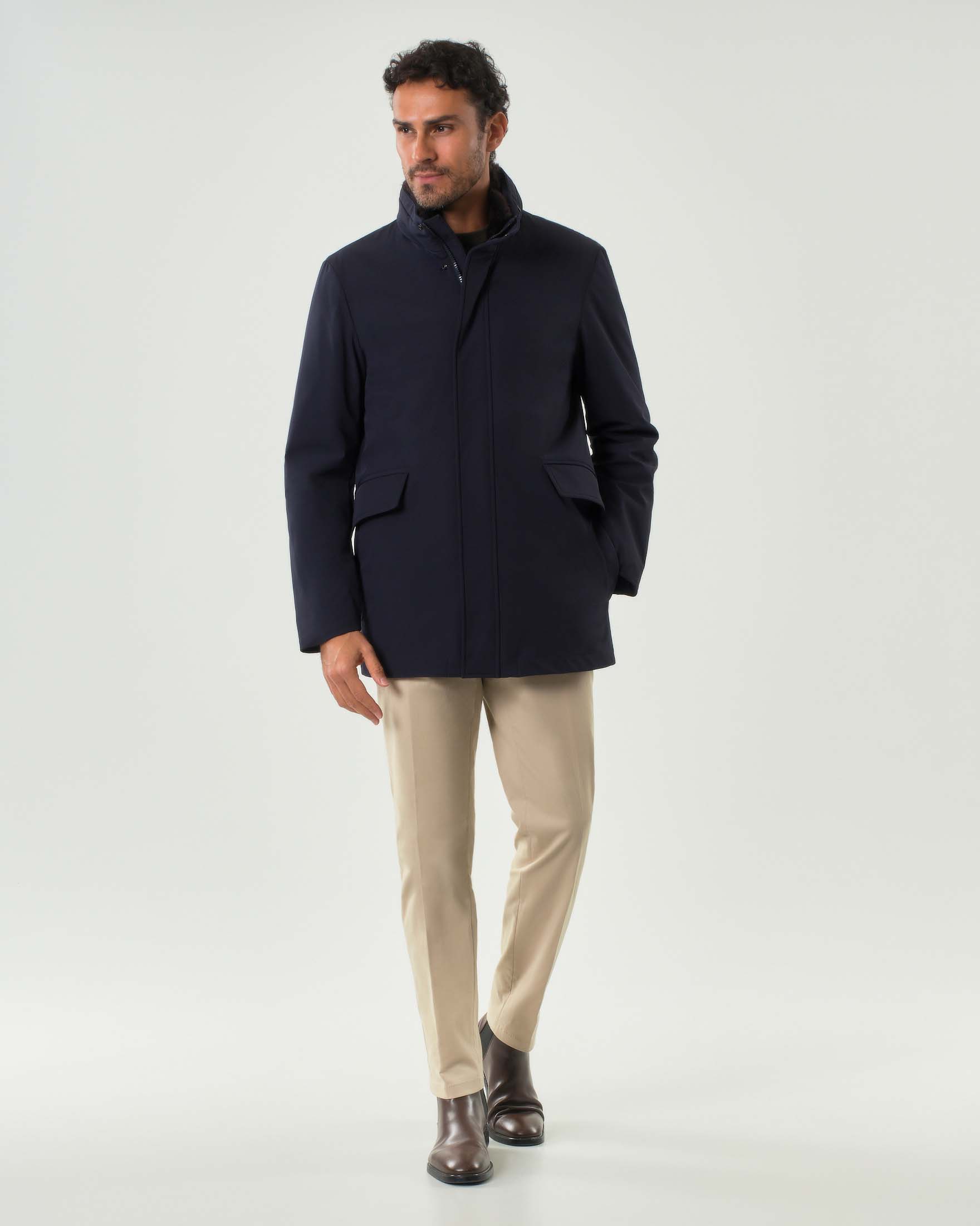 Cappotto corto Pellizzari blu in tessuto tecnico con pelliccia sul colletto