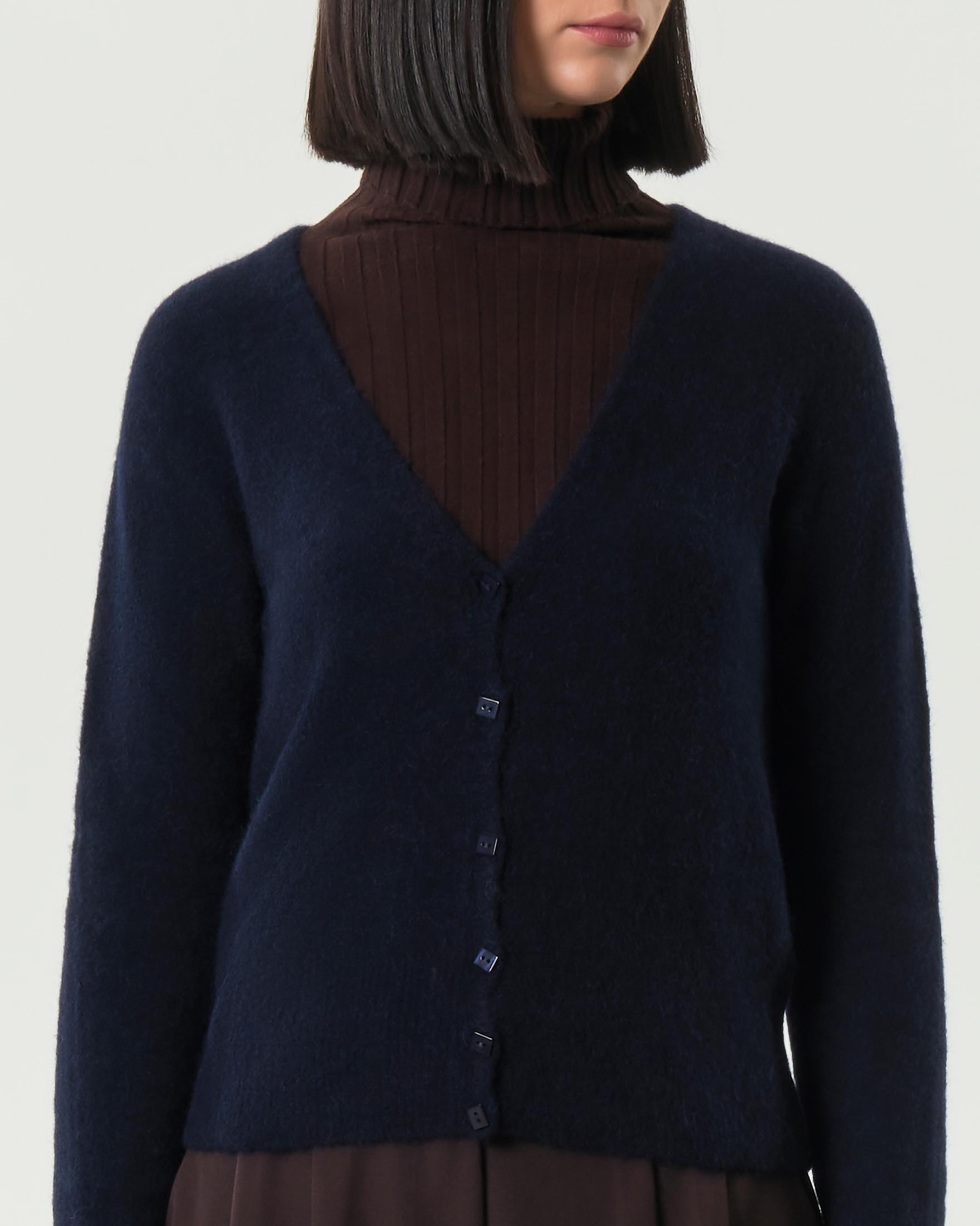 Cardigan blu Hlo! in misto alpaca e lana effetto soft con scollo a V image