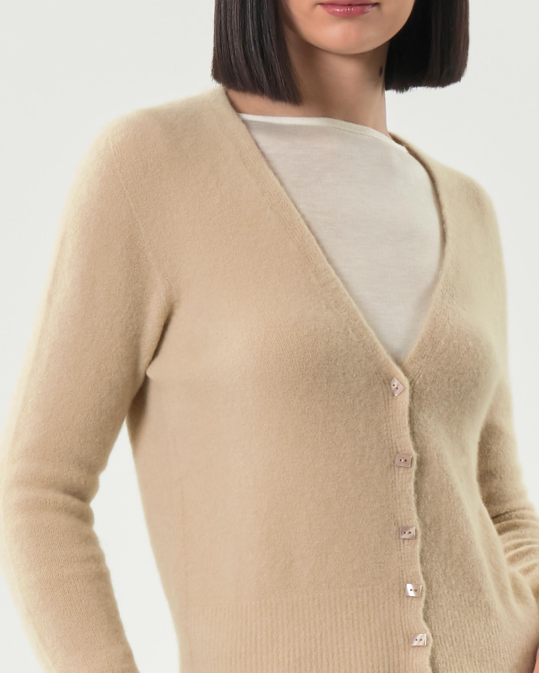 Cardigan beige Hlo! in misto alpaca e lana effetto soft con scollo a V image