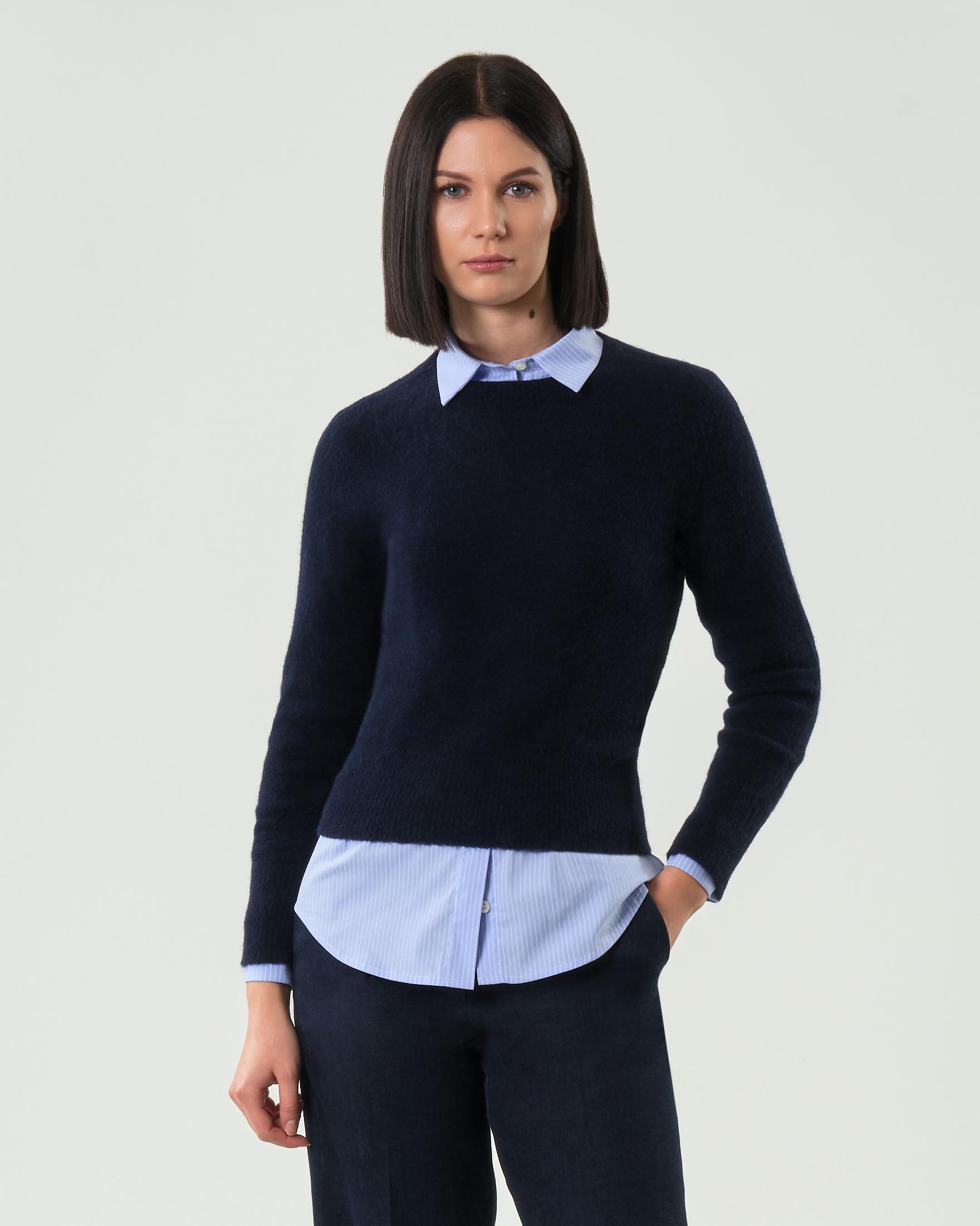 Maglia blu girocollo Hlo! in misto alpaca e lana effetto soft