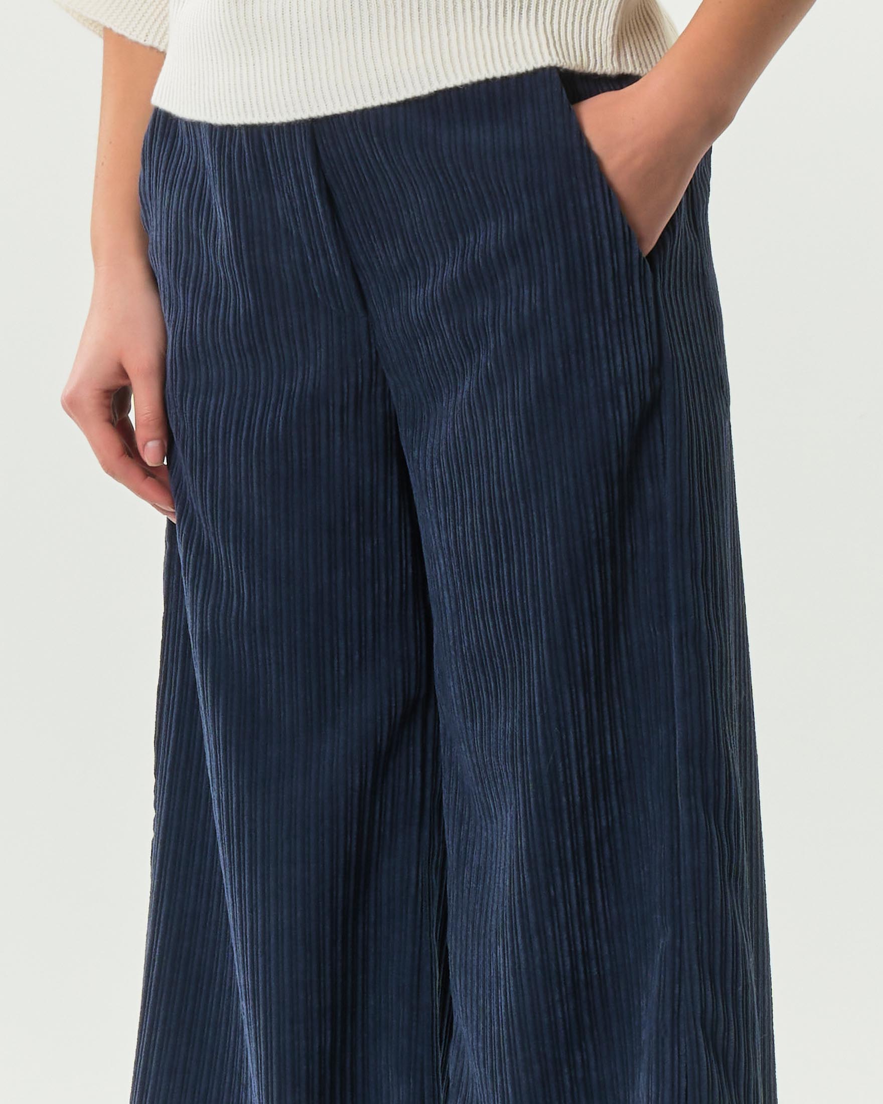 Pantaloni blu in velluto a coste Hlo! dalla linea a palazzo con elastico in vita image