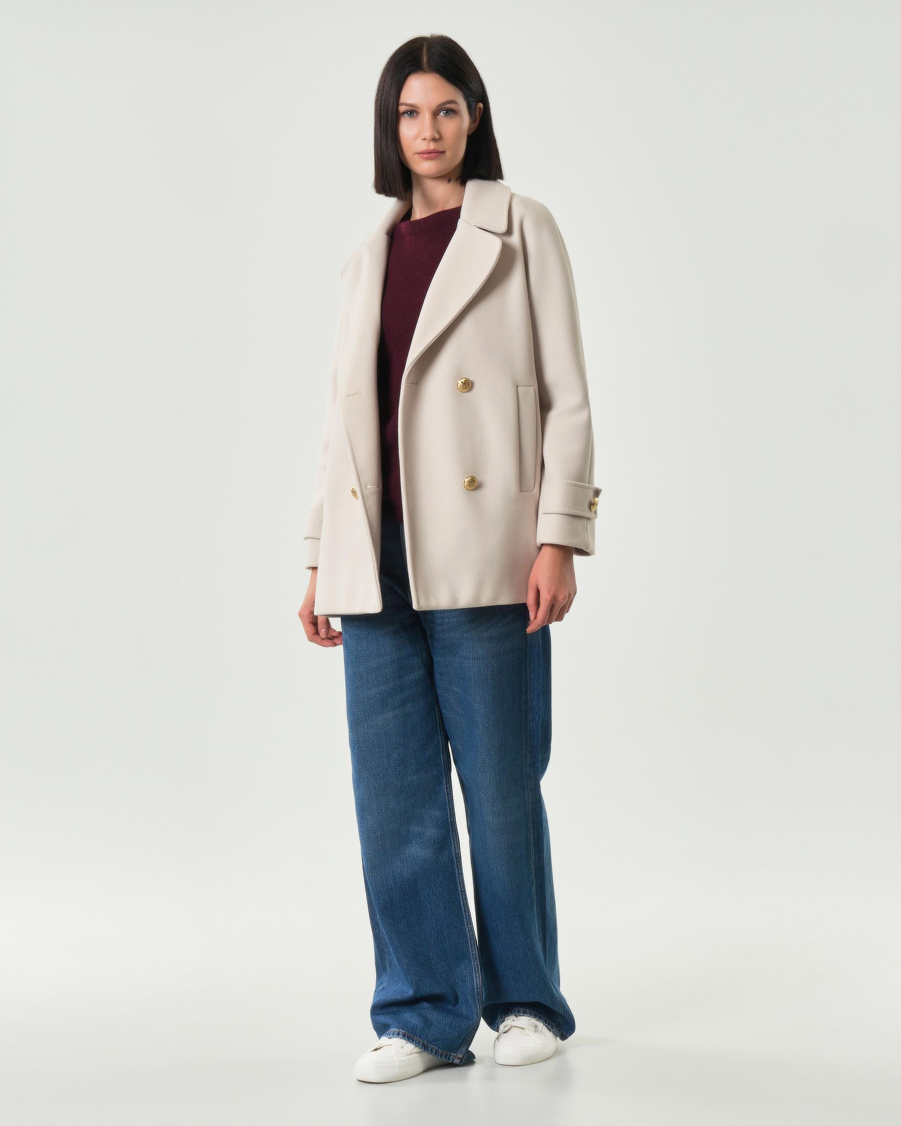 Caban color gesso over Hlo! con chiusura a doppiopetto con bottoni dorati lavorati