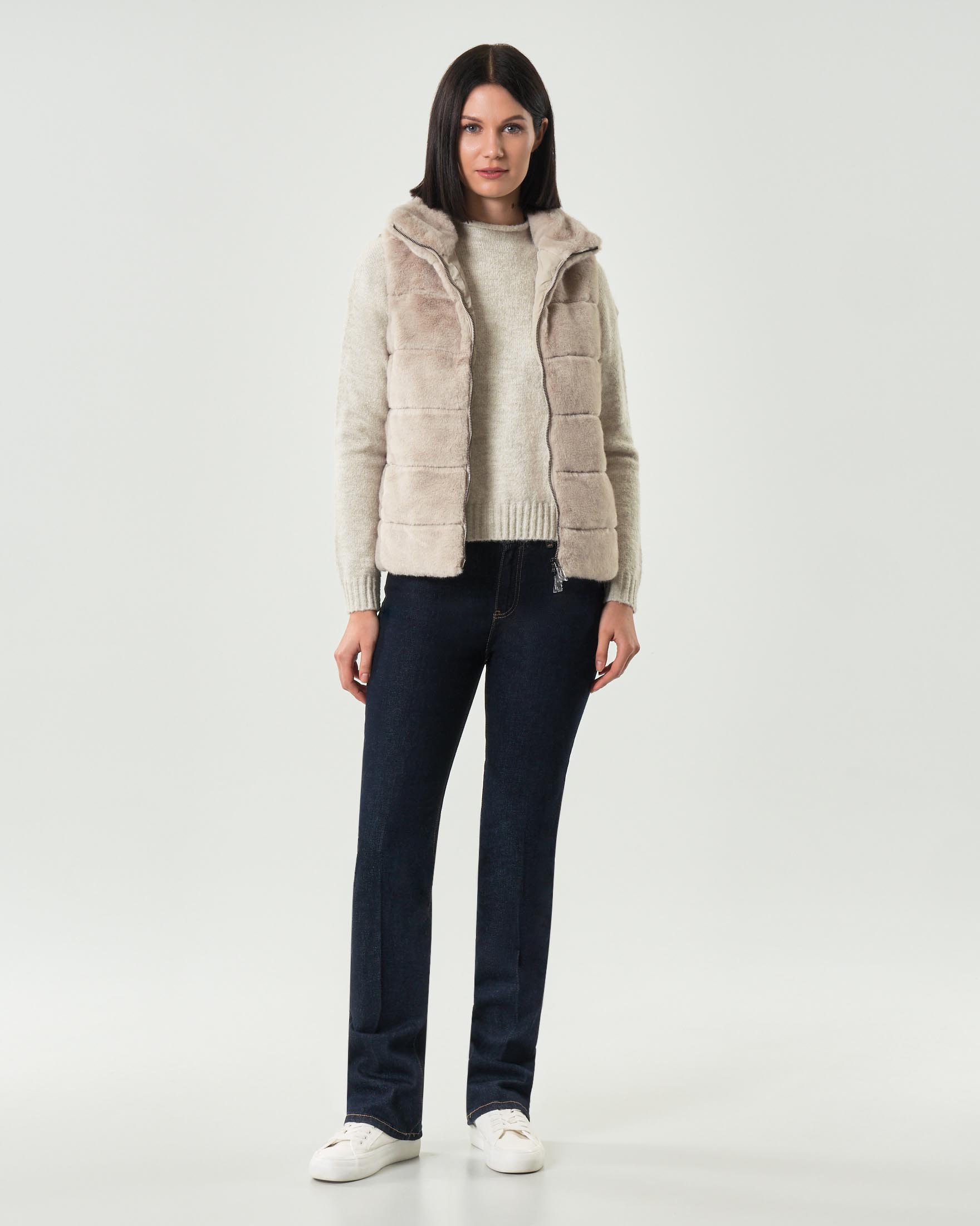 Gilet beige imbottito in ecopelliccia frontale effetto visone con colletto in piedi