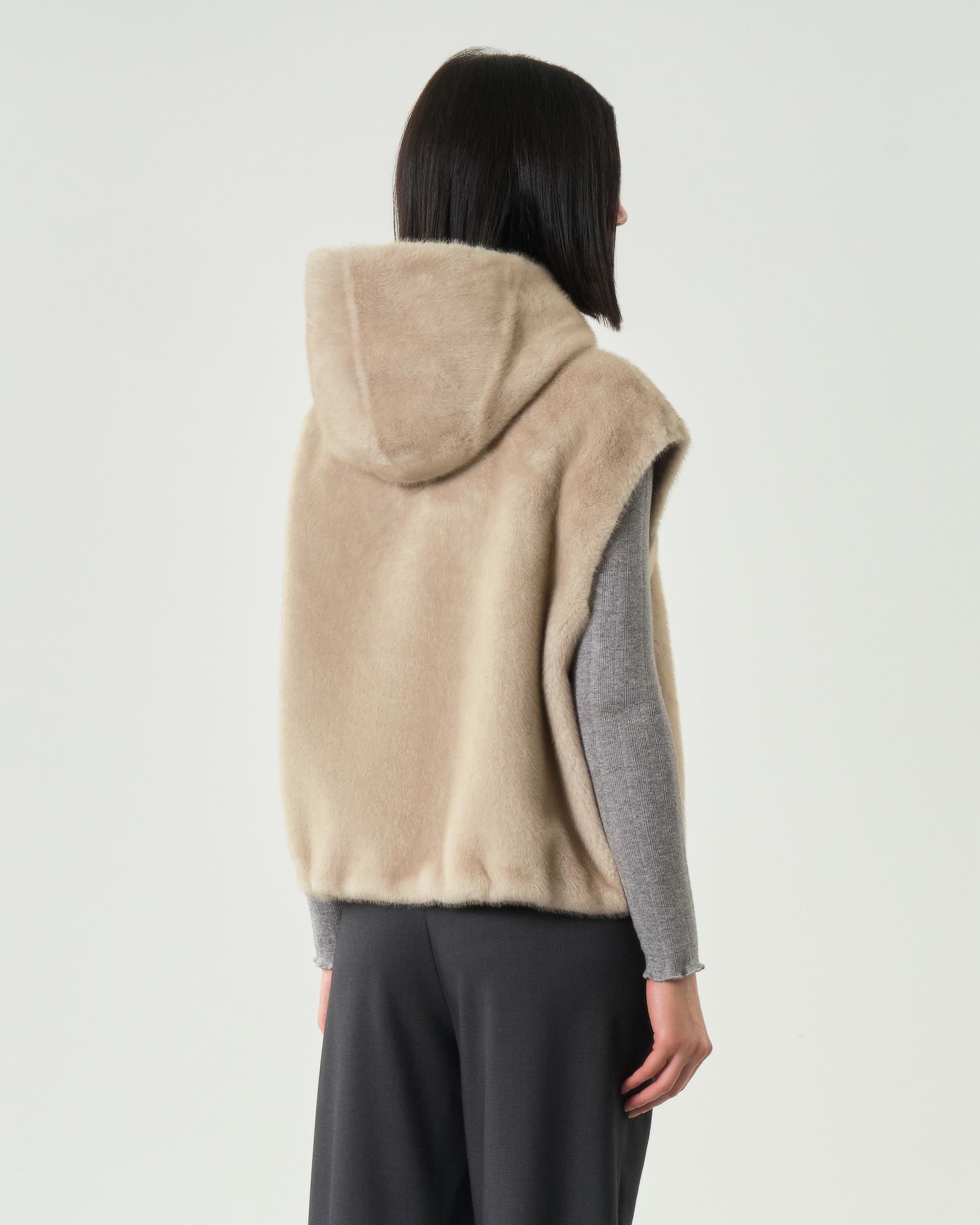 Gilet beige a bomber Hlo! in ecovisone con cappuccio ed elastico inserito al fondo