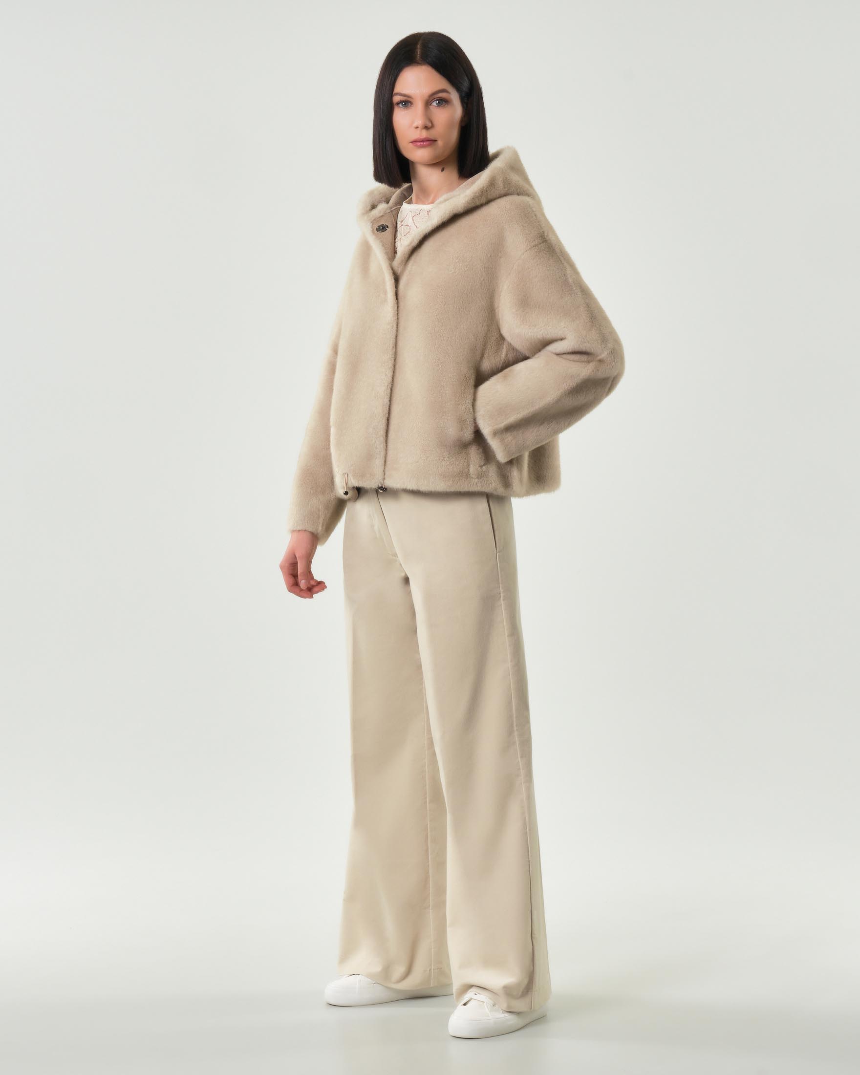 Bomber in ecovisone beige Hlo! con cappuccio ed elastico inserito al fondo