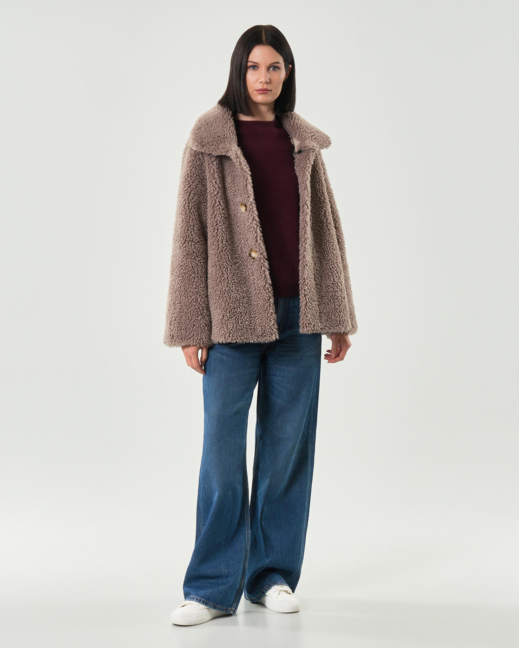 Ecopelliccia color taupe Hlo! effetto shearling reversibile con colletto a camicia