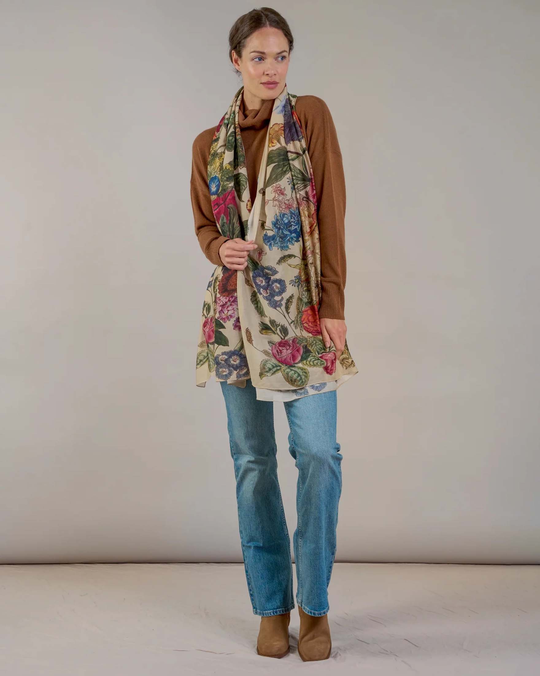 Sciarpa beige One Hundred Stars in modal e cupro a motivo floreale multicolore image