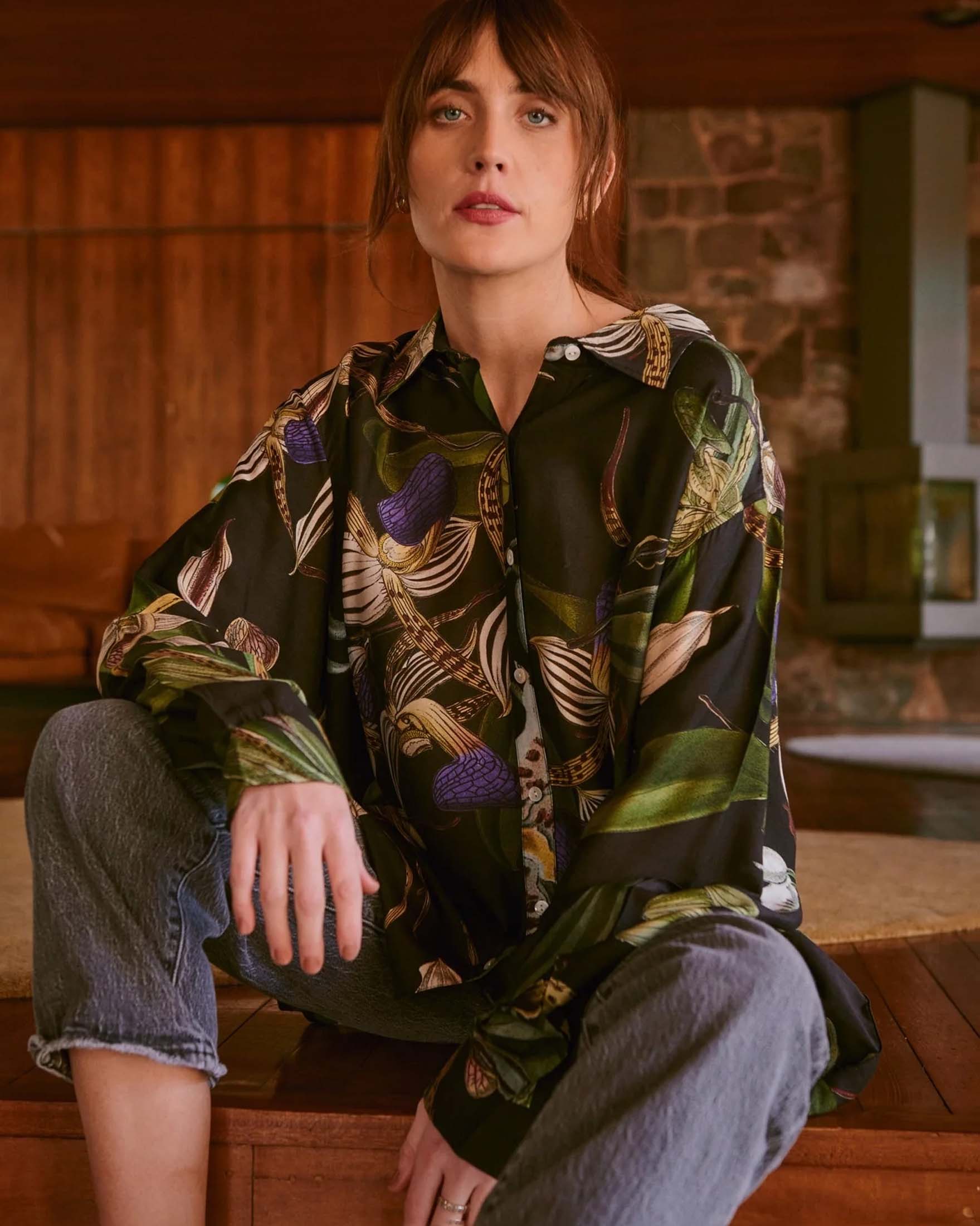 Camicia oversize nera One Hundred Stars in modal a motivo orchidee bianche image