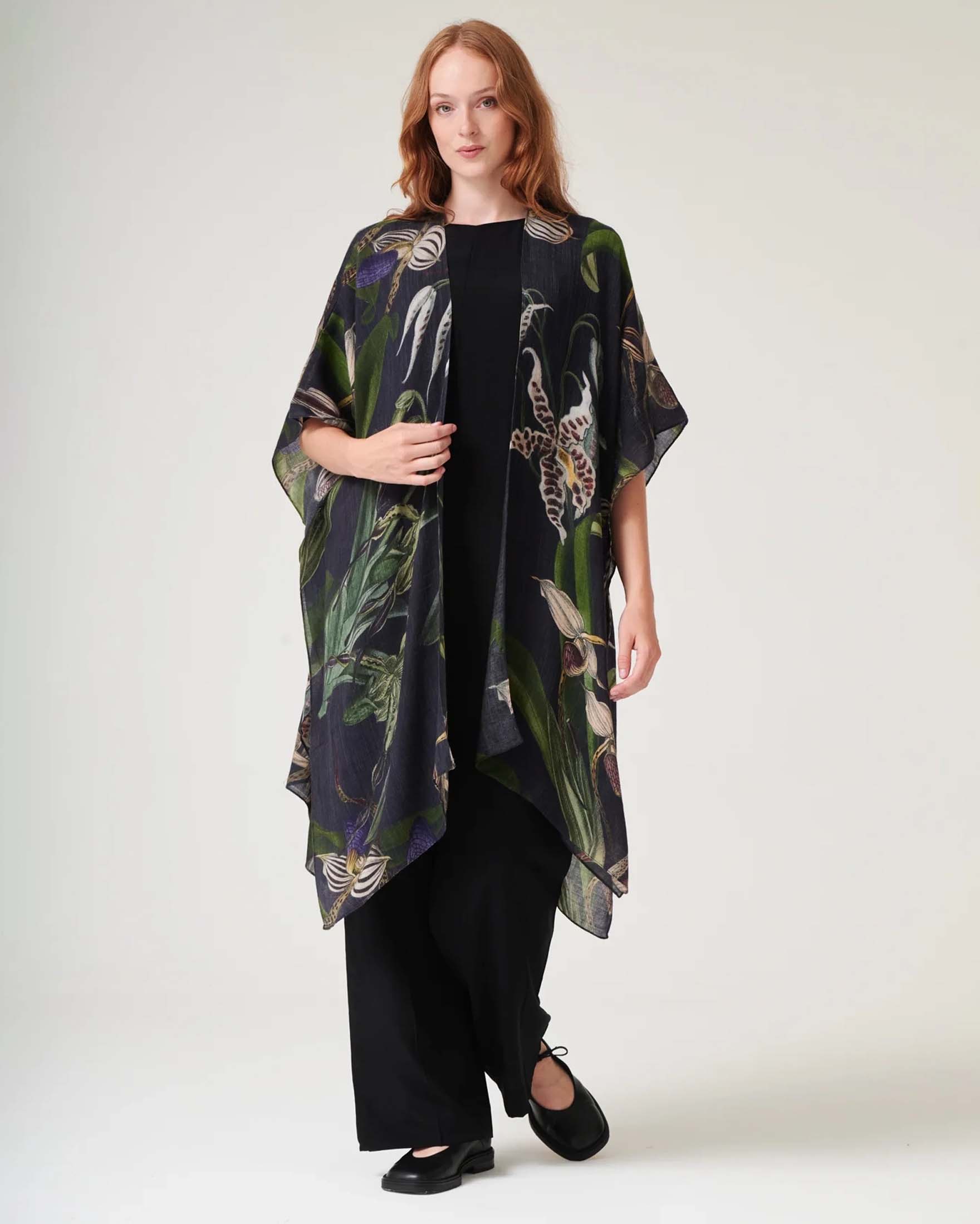 Kimono lungo nero One Hundred Stars a fantasia orchidee in pura lana con maniche a tre quarti e spacchi laterali image