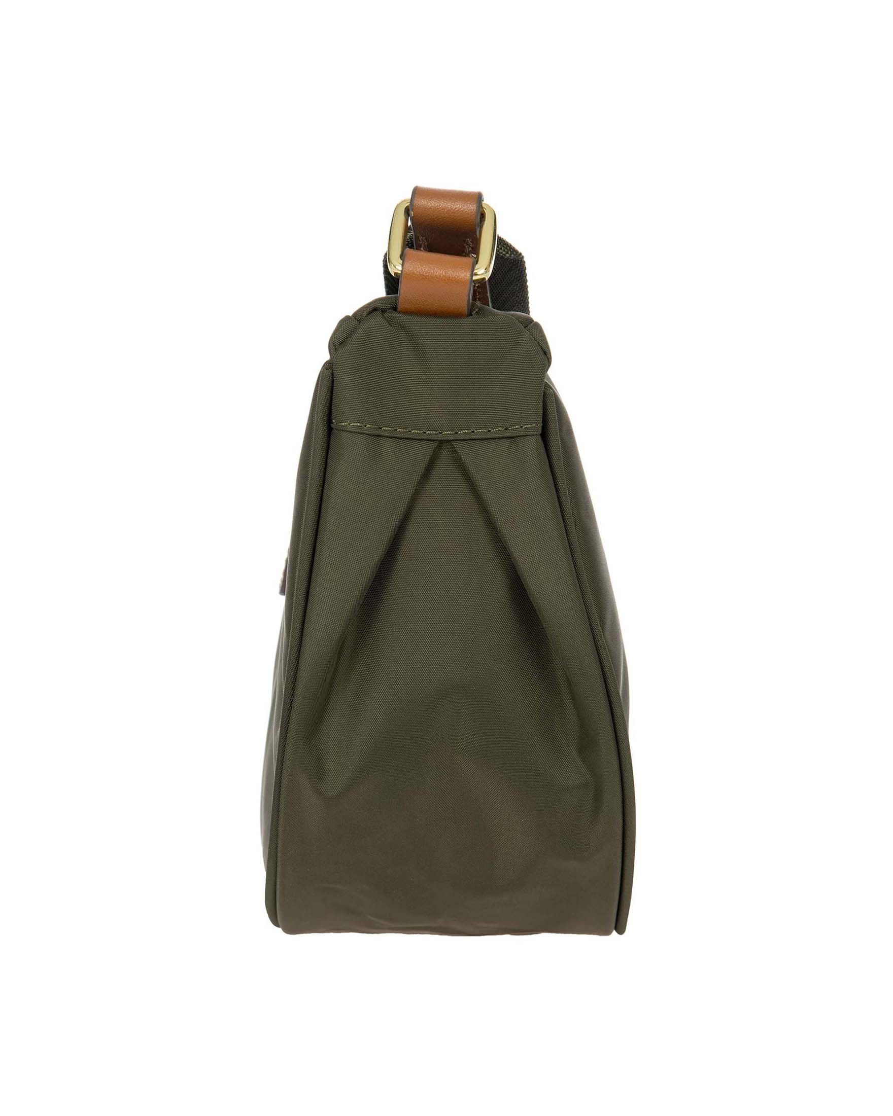 Borsa a mezzaluna verde oliva Bric's misura piccola in nylon con tracolla in tessuto