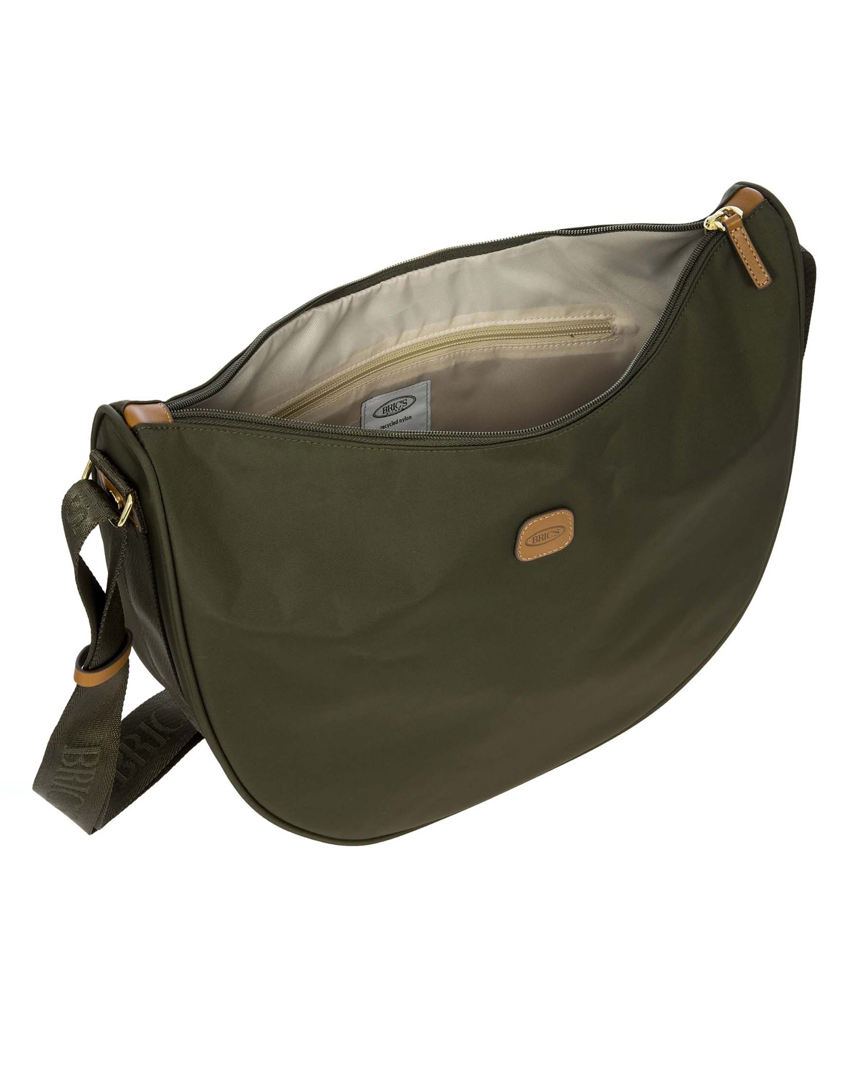 Borsa a mezzaluna verde oliva misura grande Bric's in nylon con tracolla in tessuto image