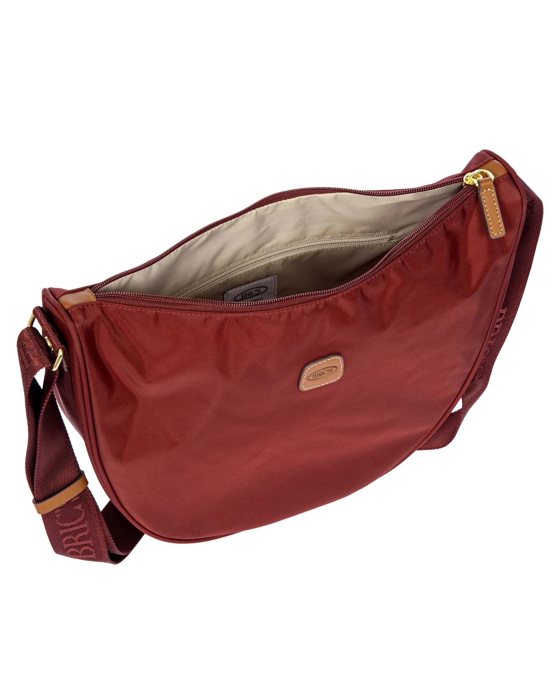 Borsa a mezzaluna bordeaux Bric's misura media in nylon con tracolla in tessuto image