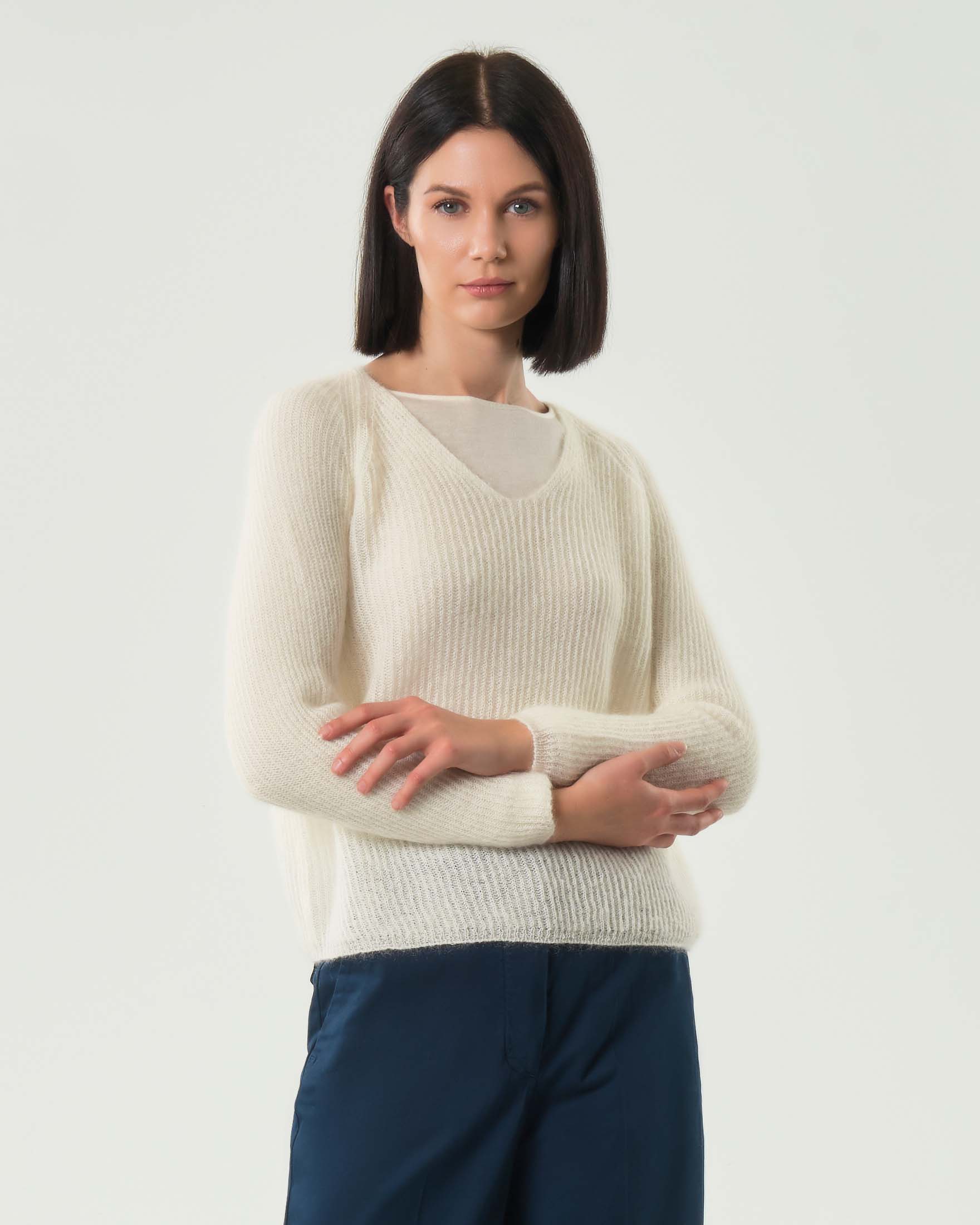 Maglia bianca in misto mohair MM Max Mara a coste con scollo a V