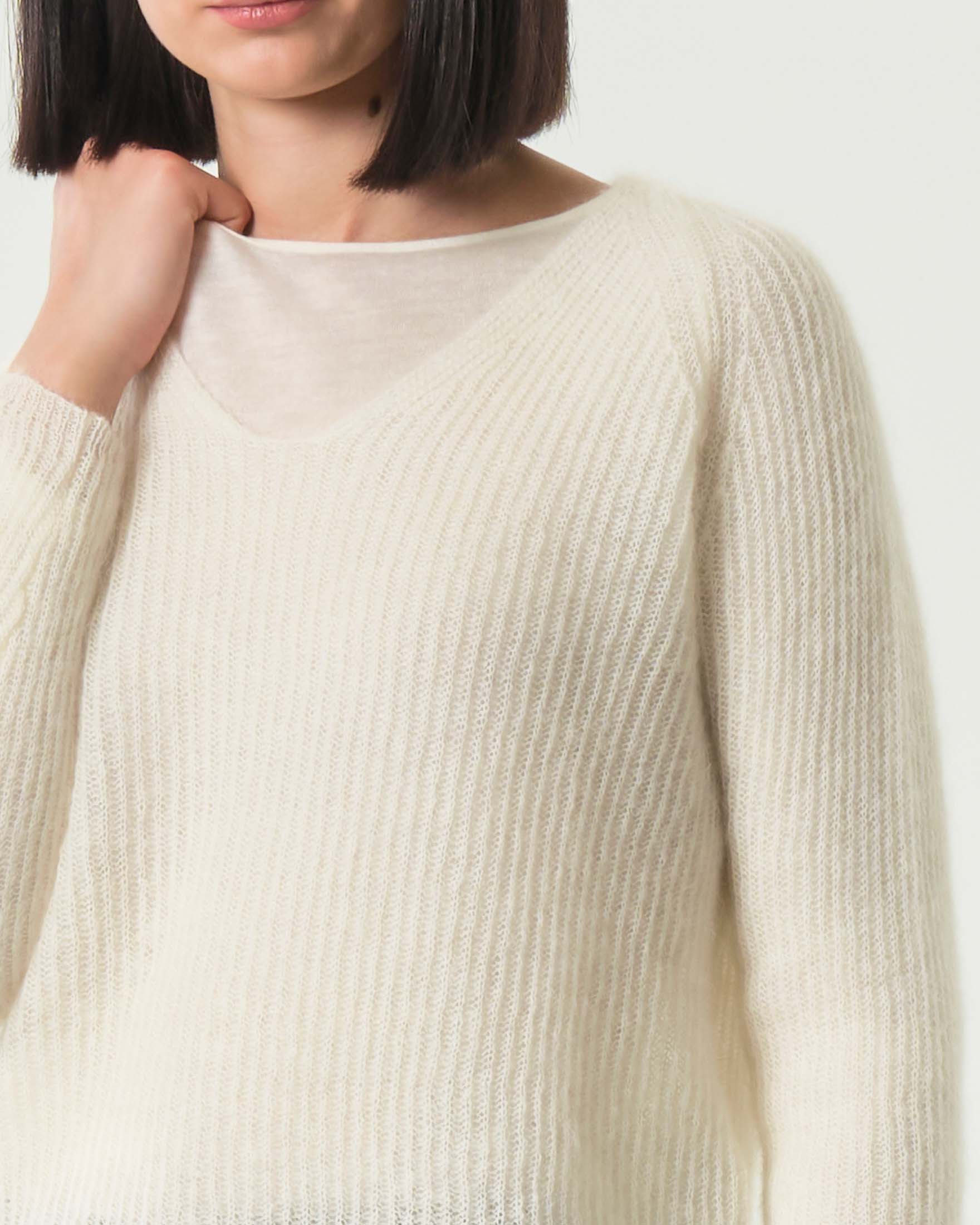 Maglia bianca in misto mohair MM Max Mara a coste con scollo a V image