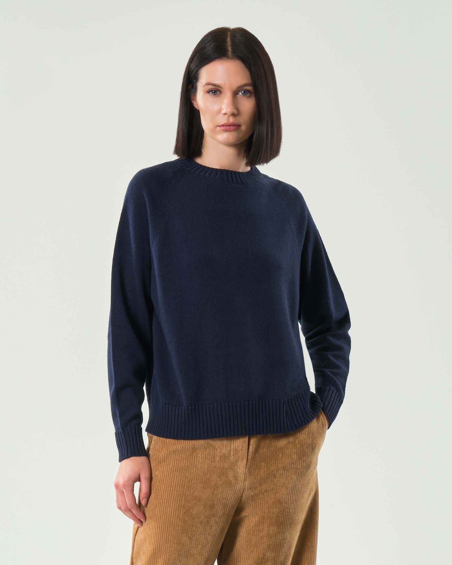 Maglia blu MM Max Mara in pura lana con maniche raglan e profili a coste