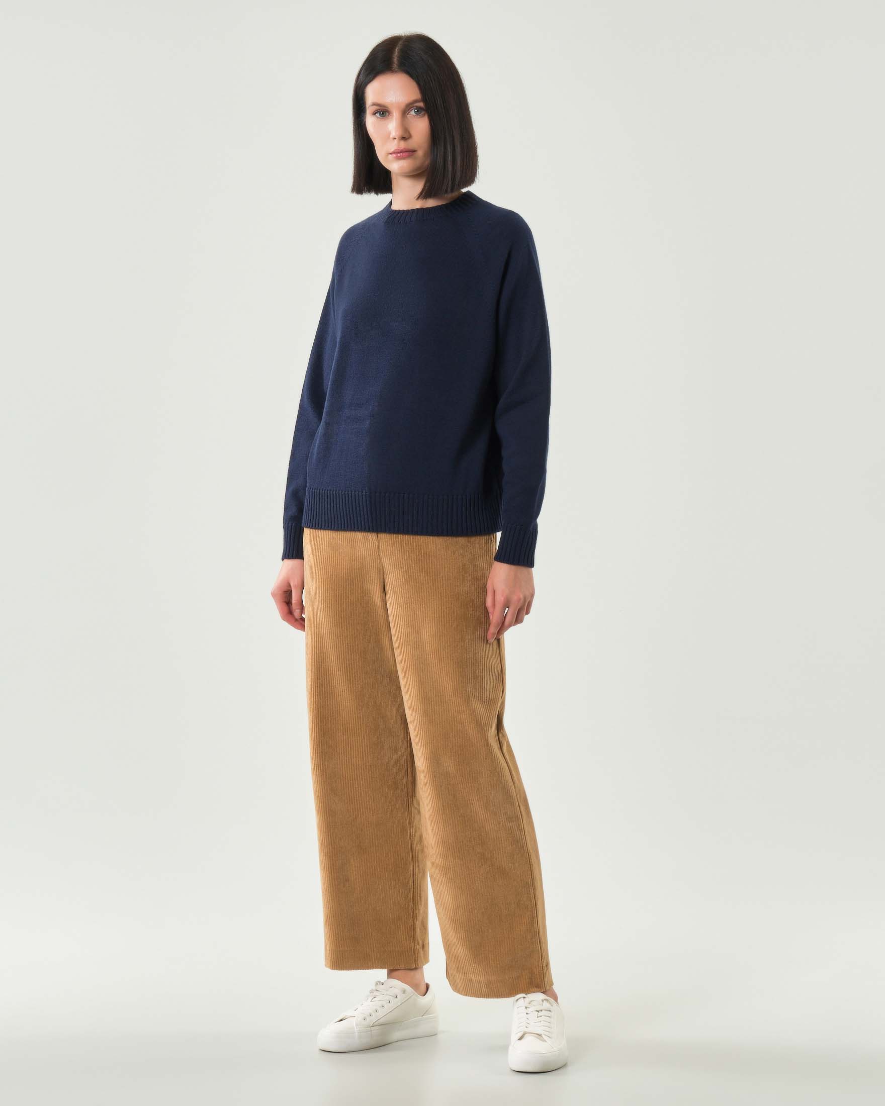 Maglia blu MM Max Mara in pura lana con maniche raglan e profili a coste image