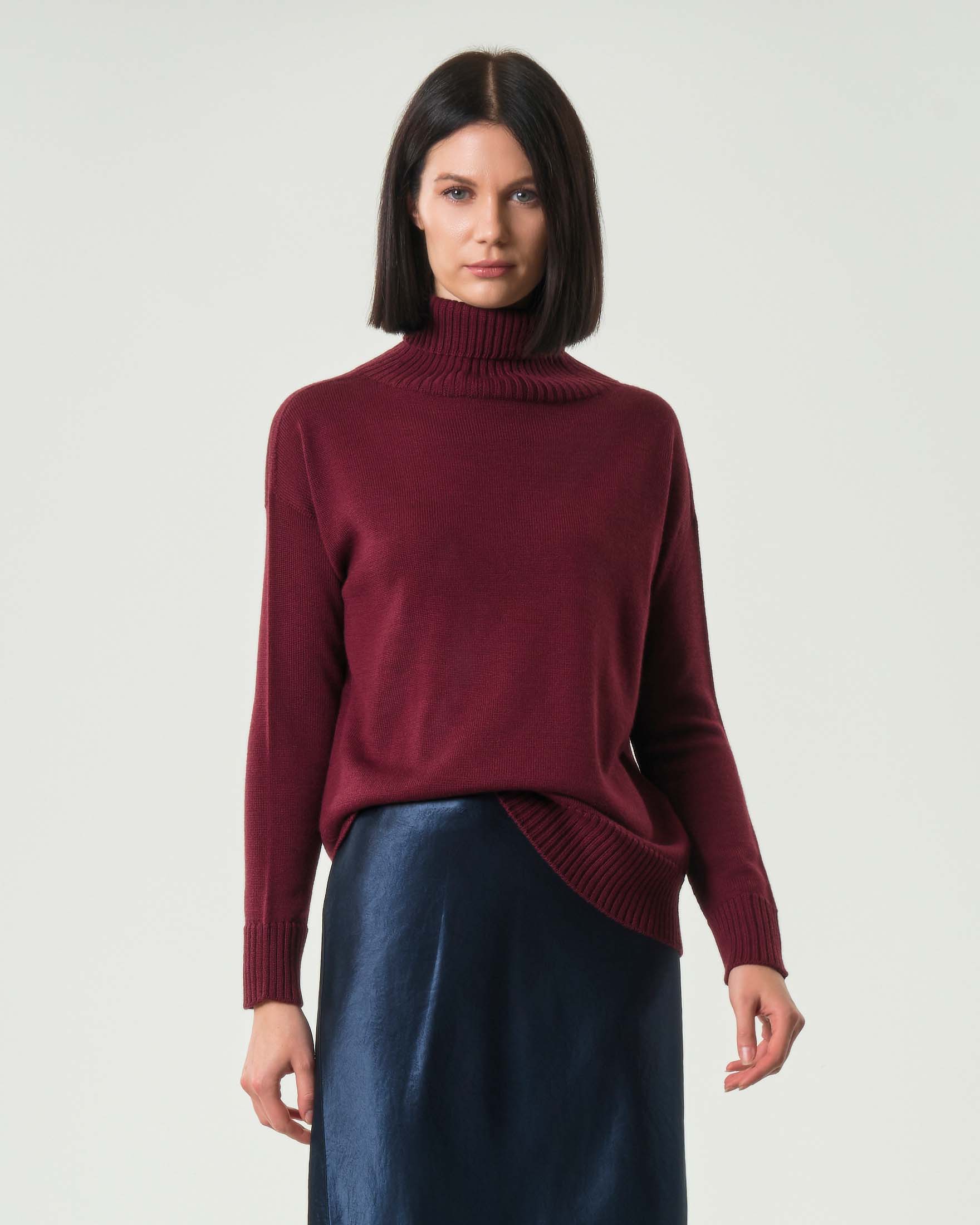 Maglia bordeaux MM Max Mara a collo alto in pura lana vergine con collo a cratere a coste image