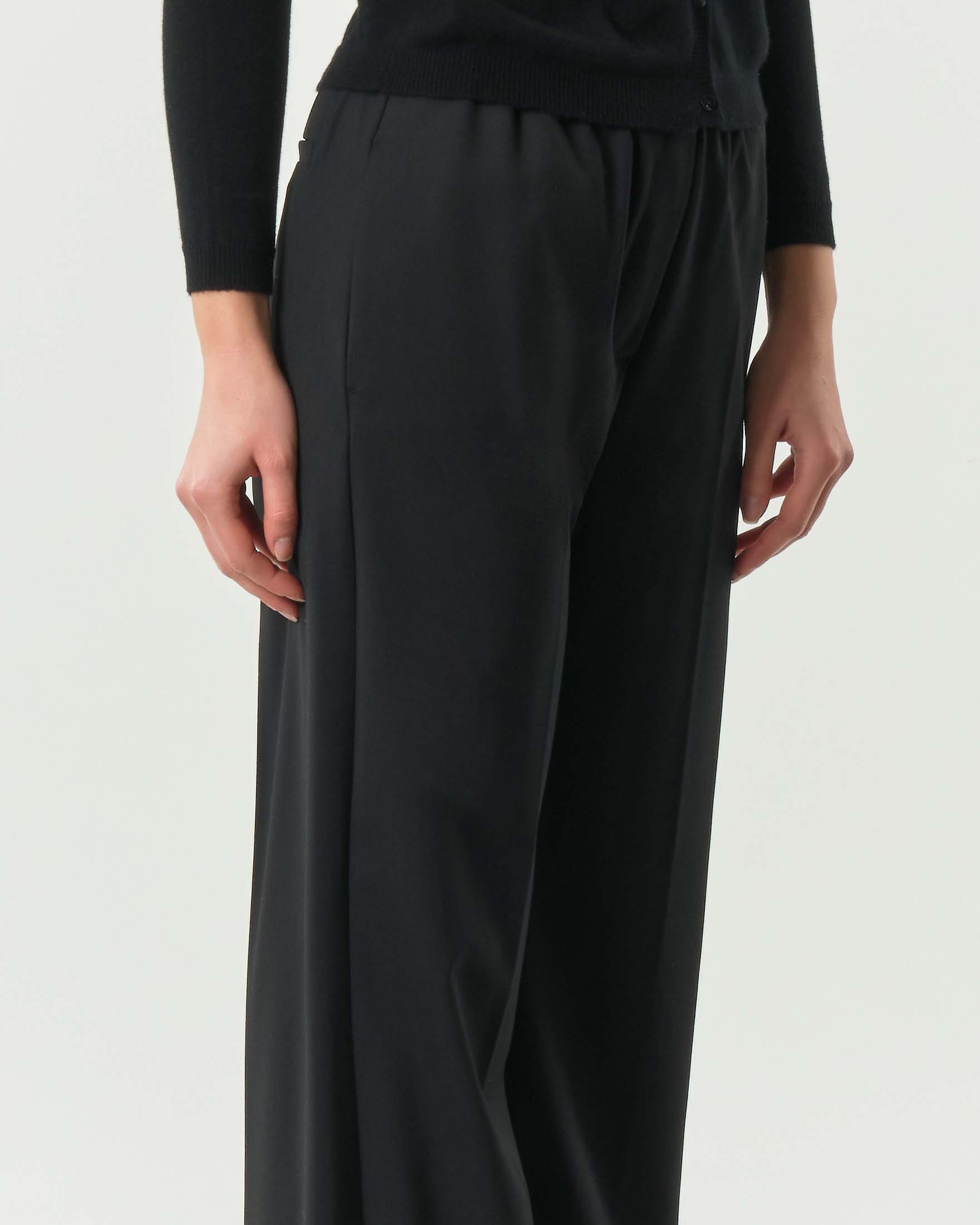 Pantaloni neri in misto lana Weekend Max Mara Con elastico in vita image
