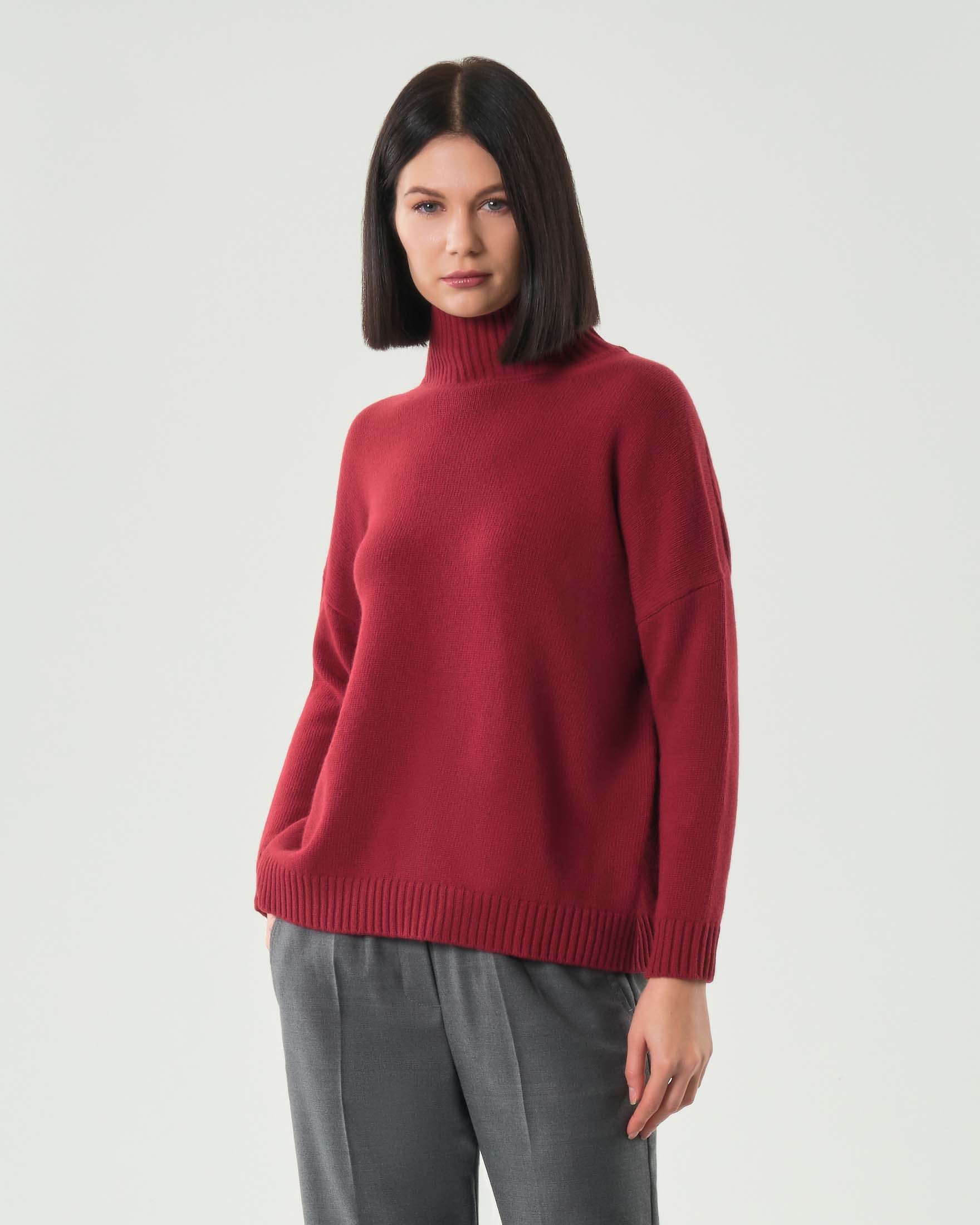 Maglia rosso scuro a collo alto Weekend Max Mara in pura lana vergine