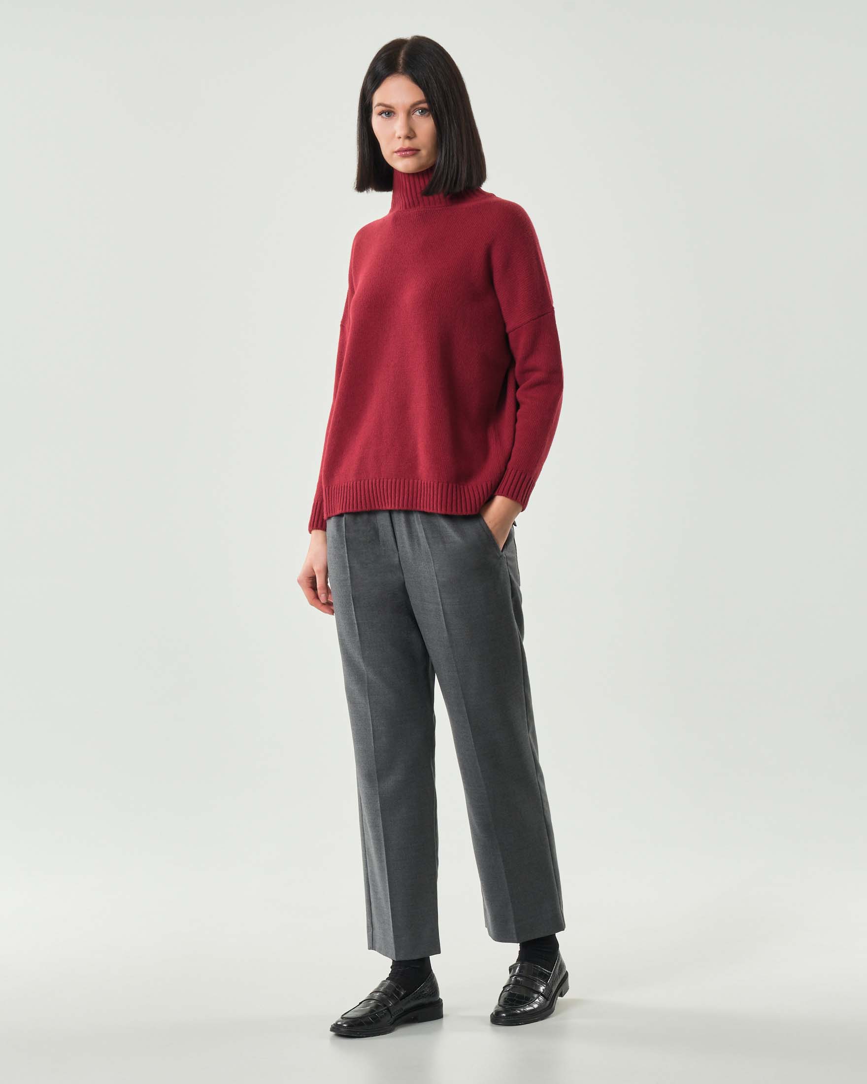 Maglia rosso scuro a collo alto Weekend Max Mara in pura lana vergine image