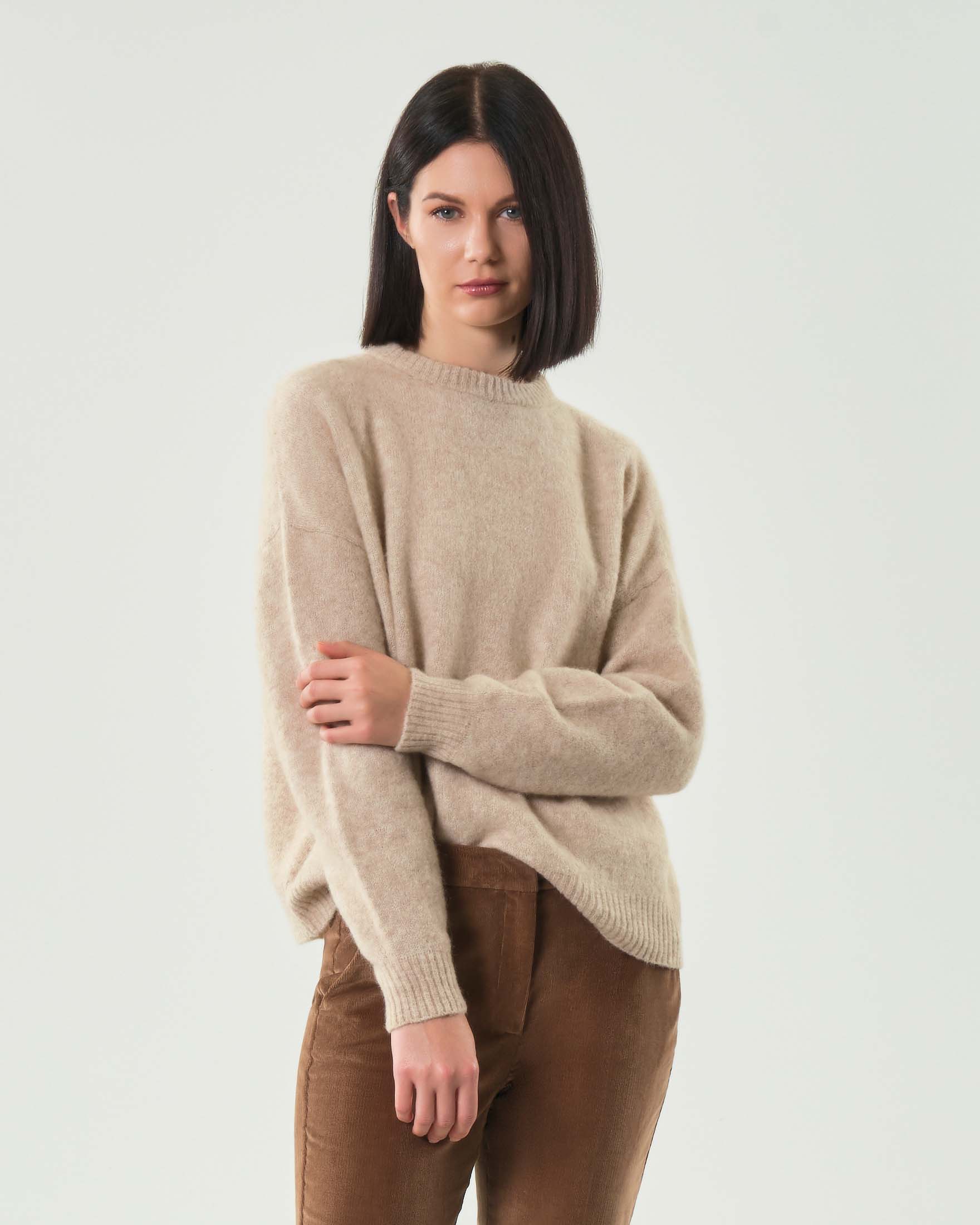Maglia color sabbia Weekend Max Mara in alpaca con scollo tondo