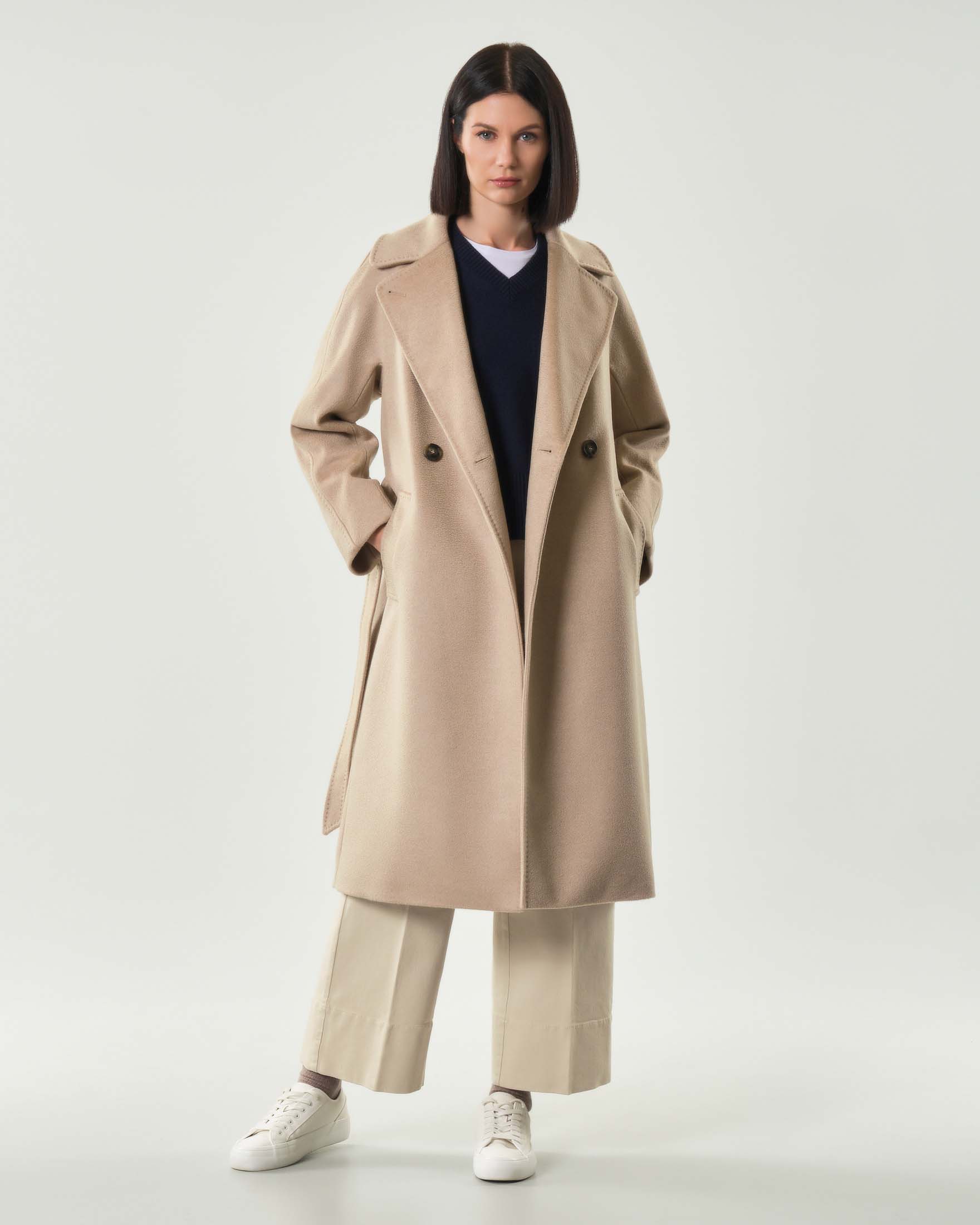 Cappotto doppiopetto Weekend Max Mara beige in pura lana vergine con scollo a rever e cintura in vita