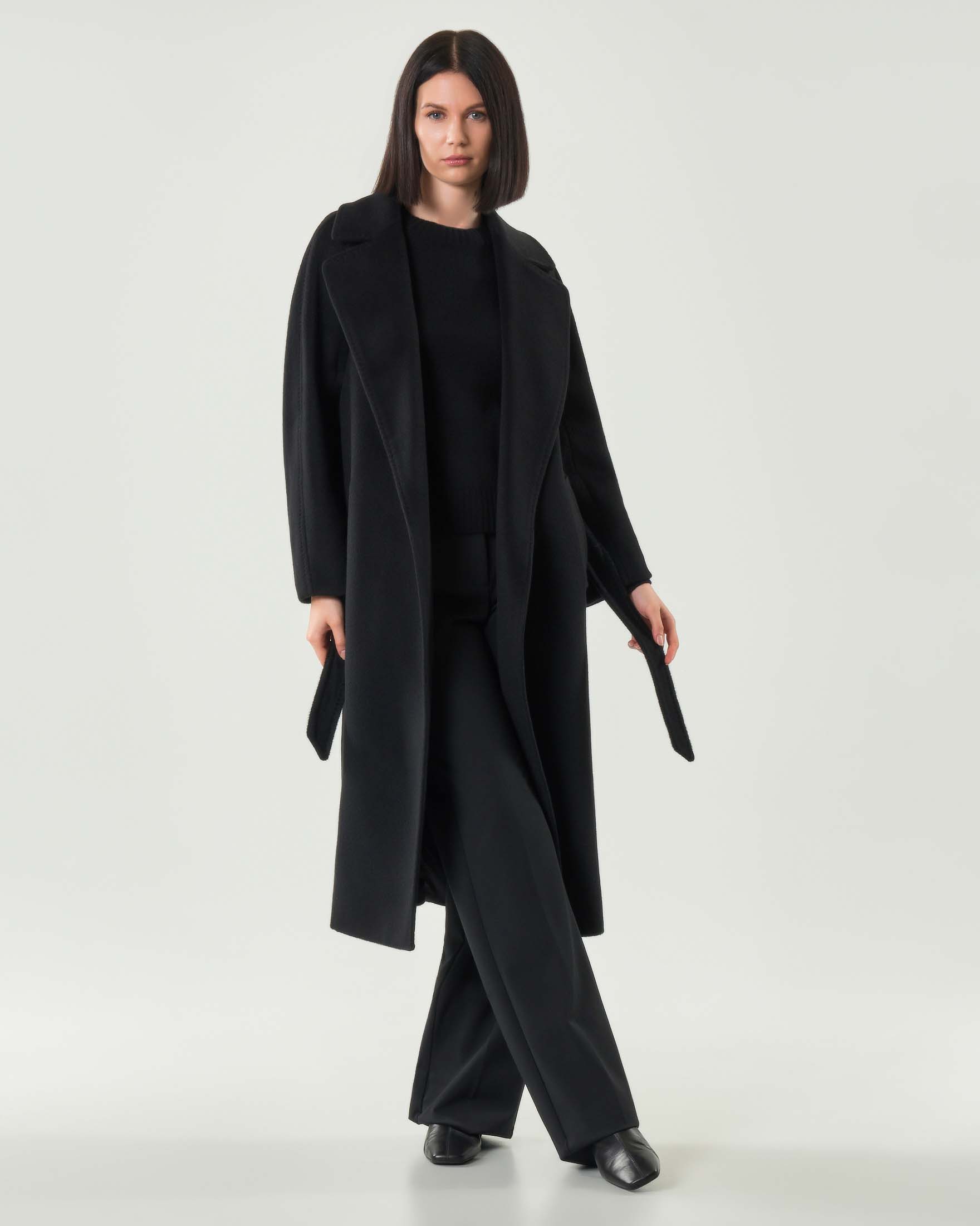 Cappotto lungo nero Weekend Max Mara in lana, alpaca e mohair con cintura in vita