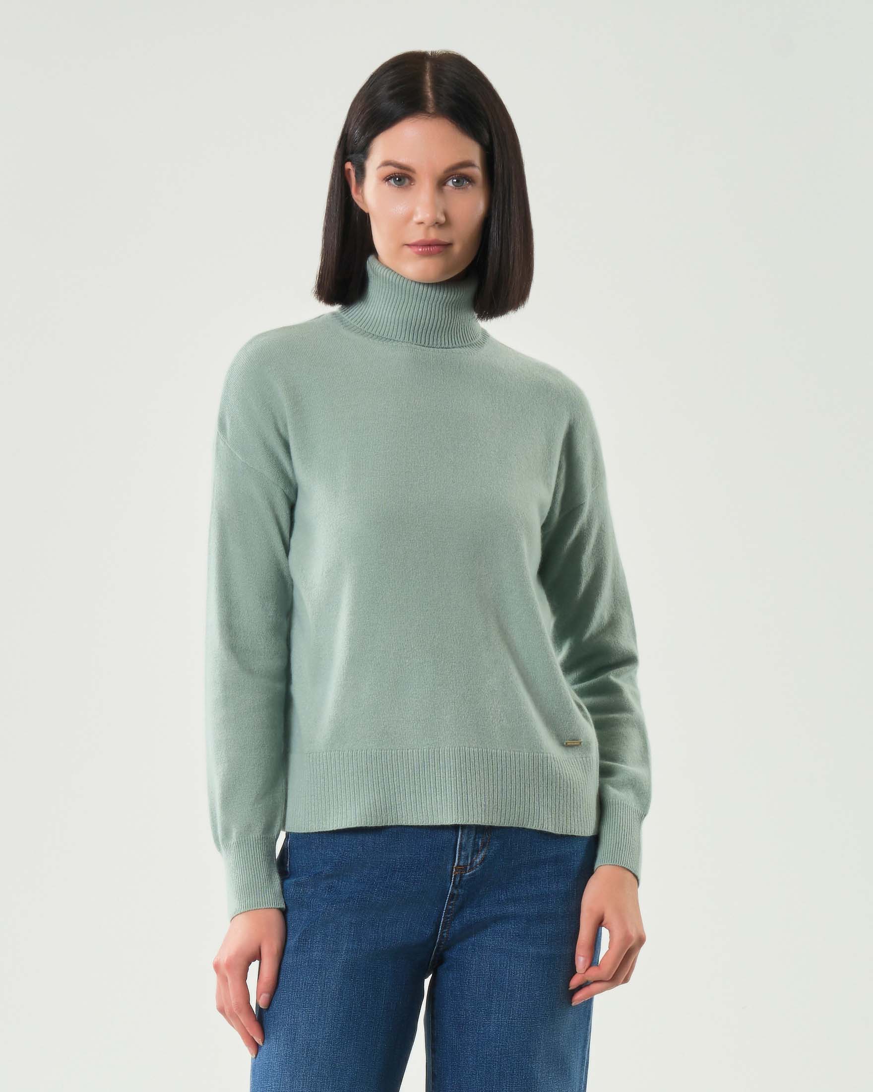 Maglia color acqua Woolrich in lana e cashmere dalla linea boxy con collo alto
