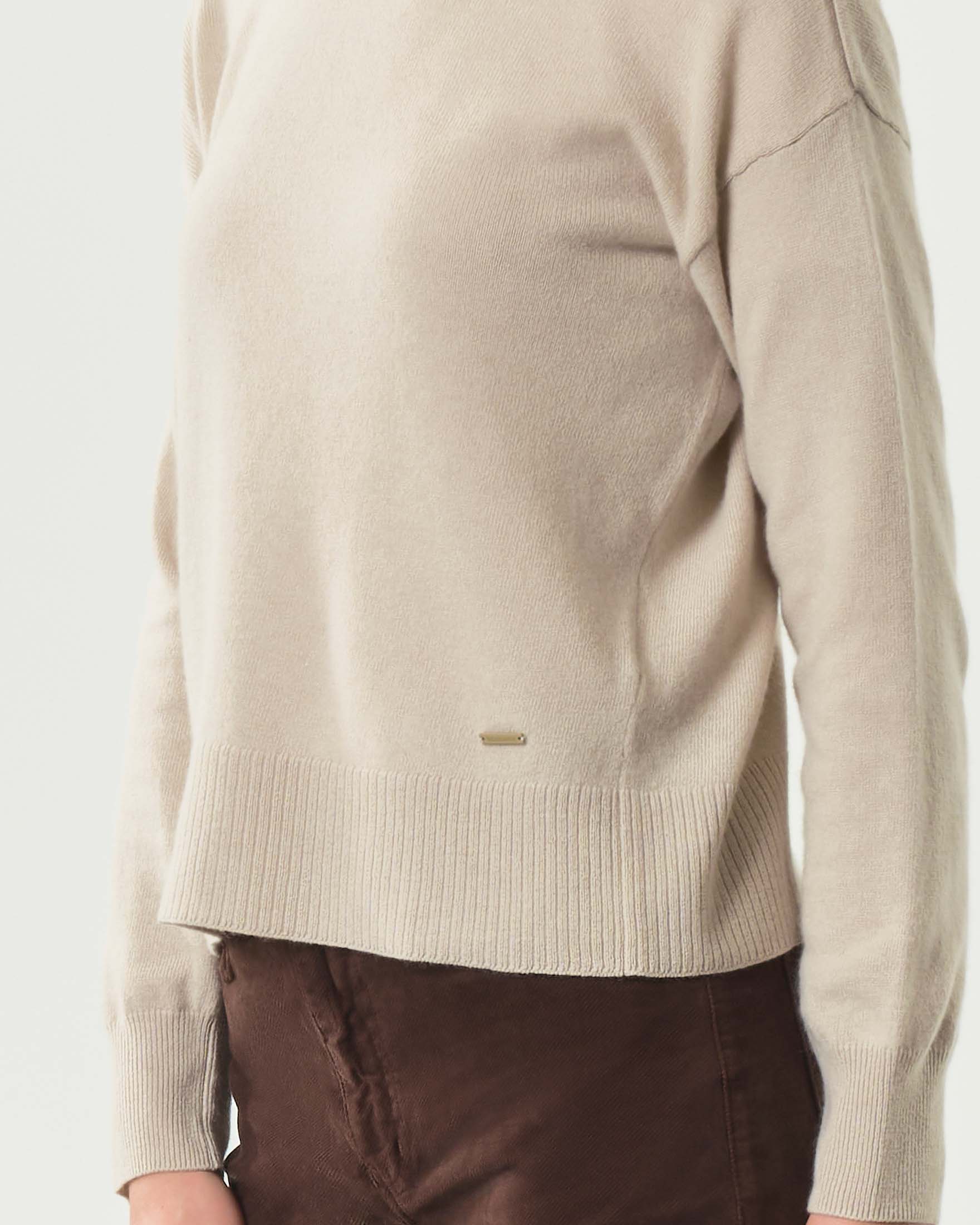Maglia beige Woolrich in lana e cashmere dalla linea boxy con collo alto