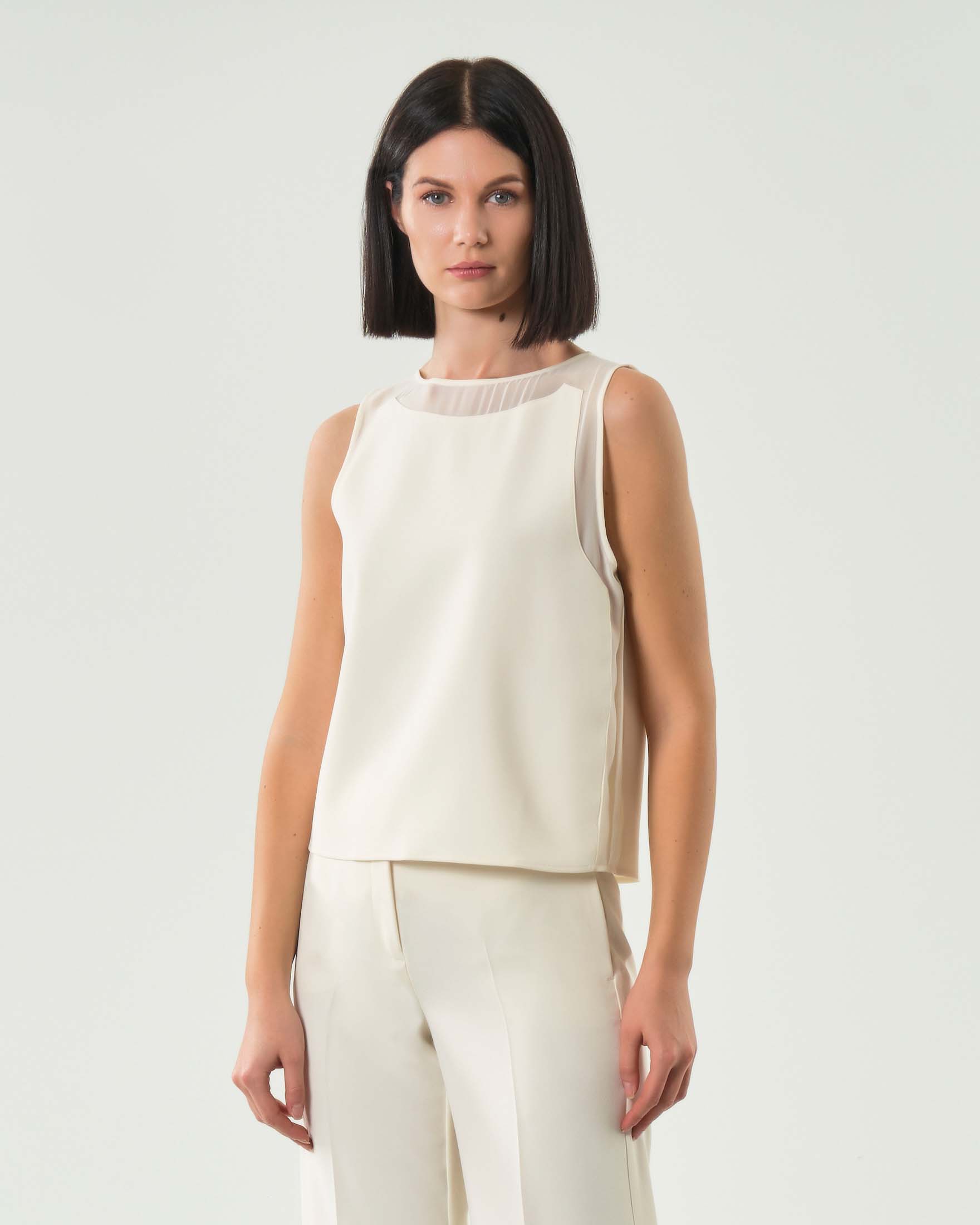 Top bianco in crêpe envers satin Marella 365 senza maniche con inserti in georgette