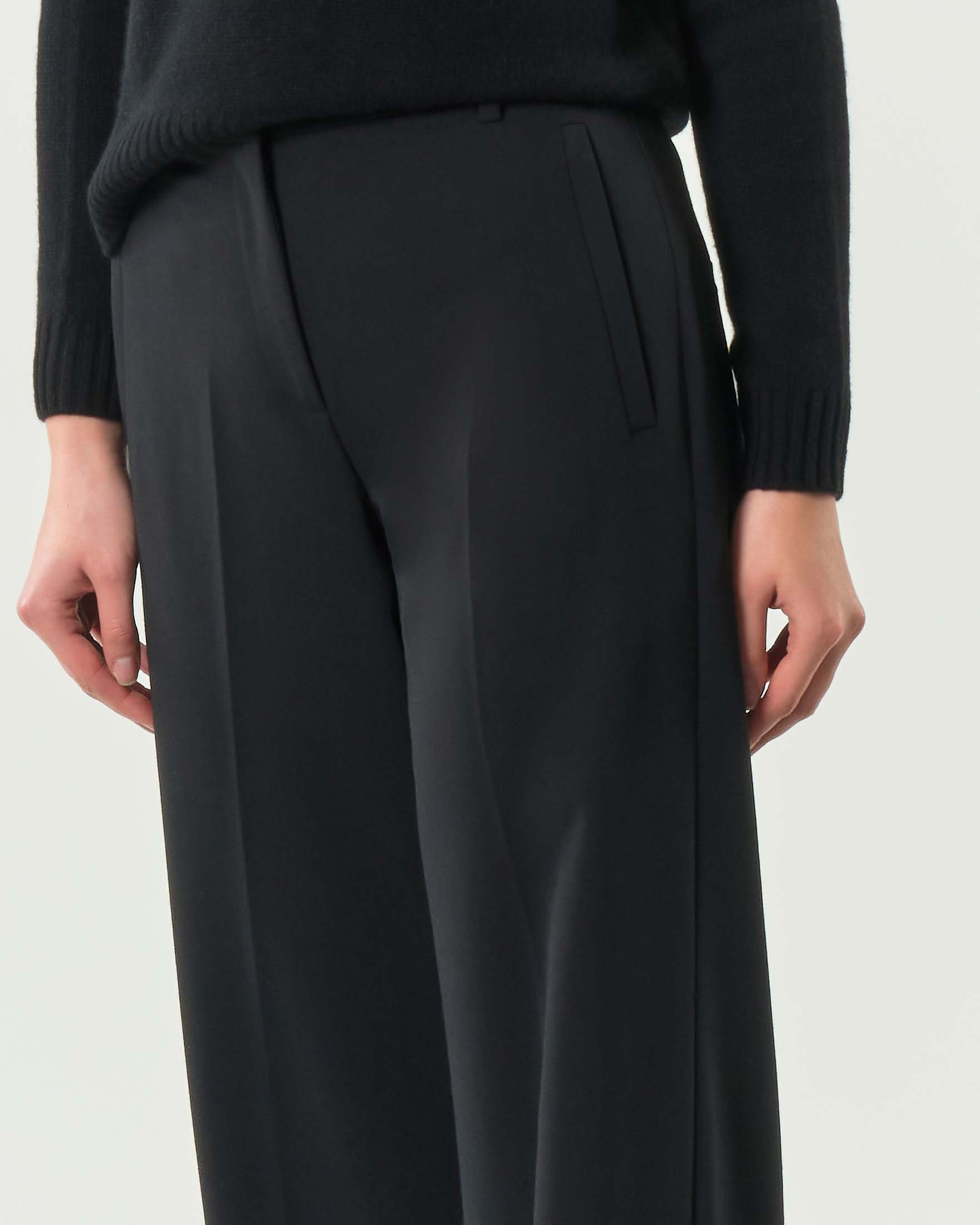 Pantaloni palazzo neri Marella in saglia di misto lana con piega stirata fronte e retro image