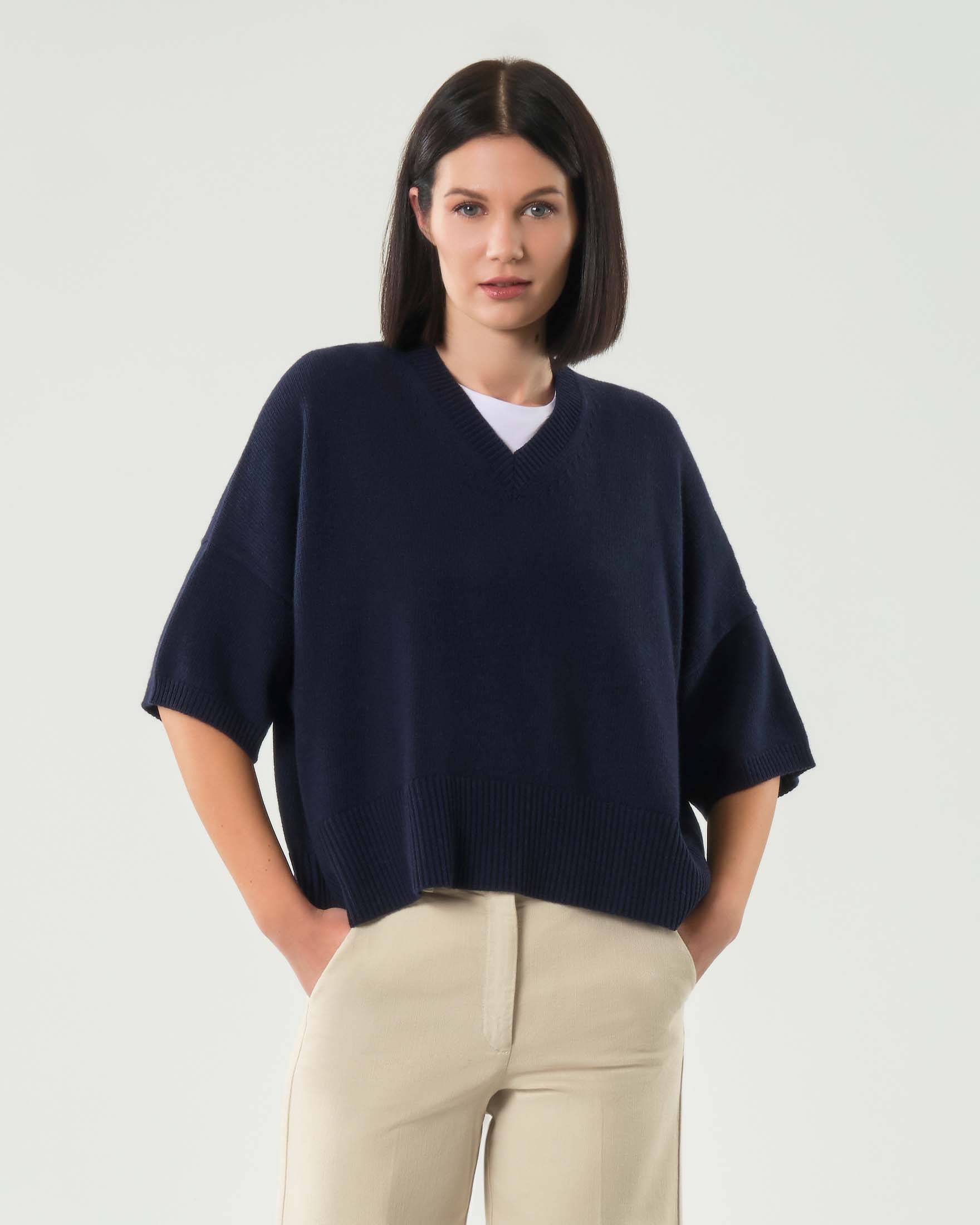 Maglia blu over maniche al gomito in misto lana e cashmere con scollo a V