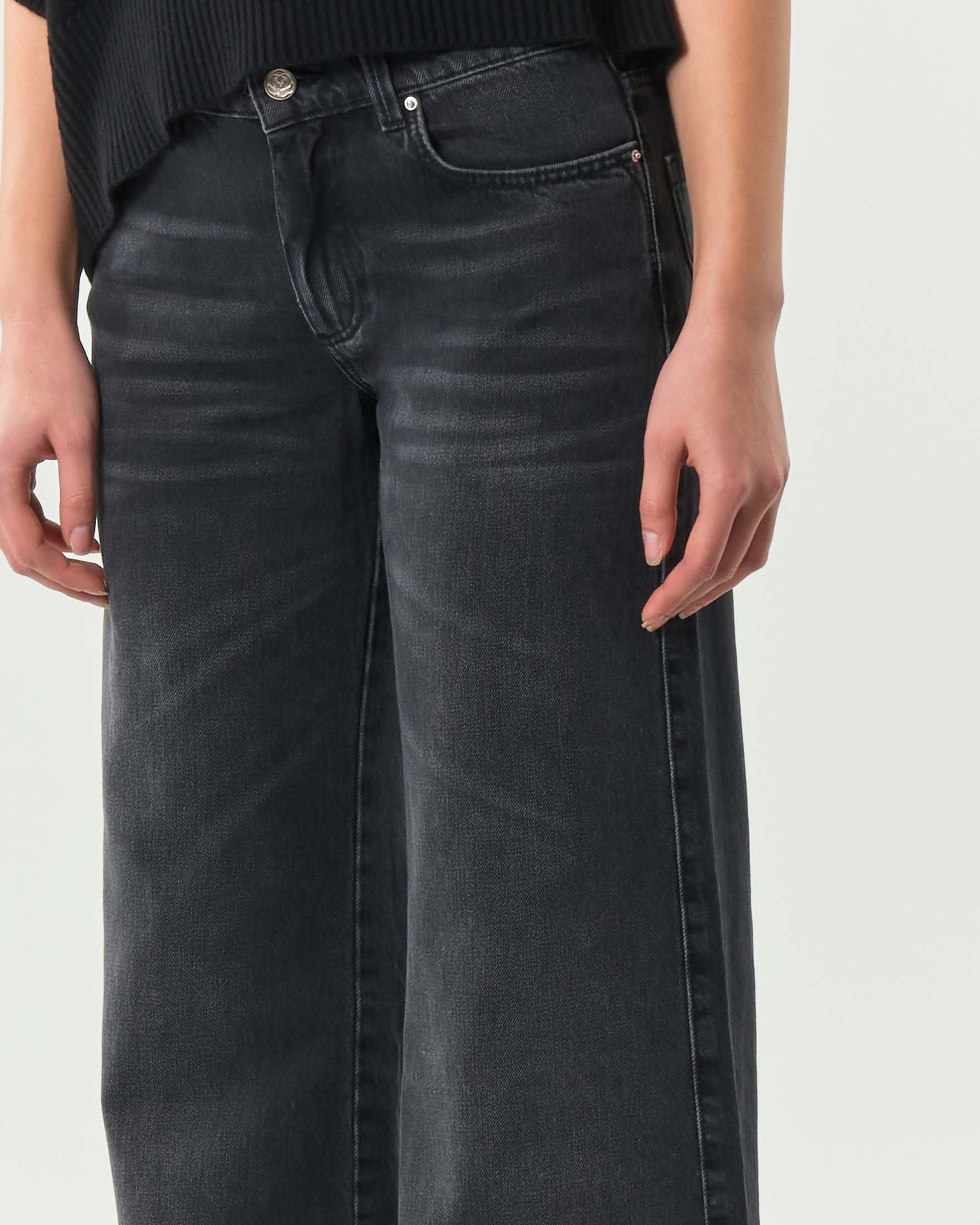 Jeans super wide Marella in cotone nero delavè the con profili sfrangiati image