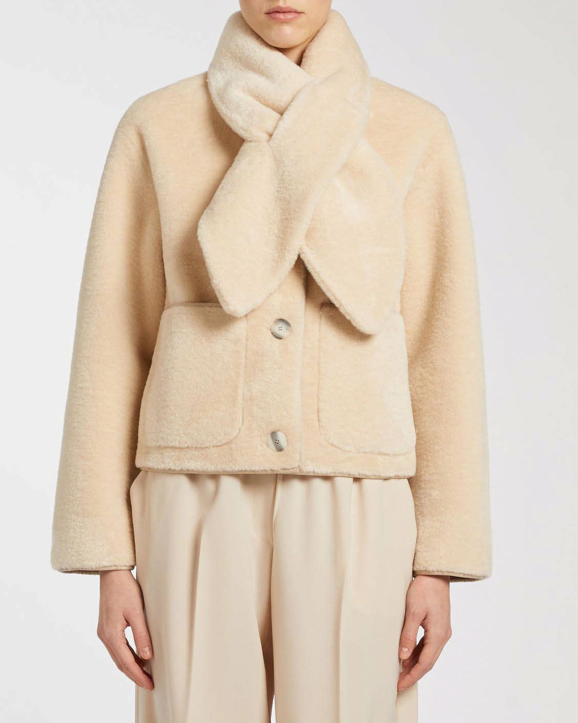 Giacca corta avorio Marella MONOCHROME in tessuto effetto furry con sciarpa abbinata
